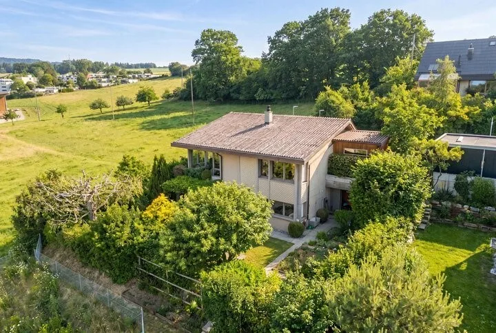 FREISTEHENDES 6.5 ZIMMER EINFAMILIENHAUS MIT TOLLER AUSSICHT