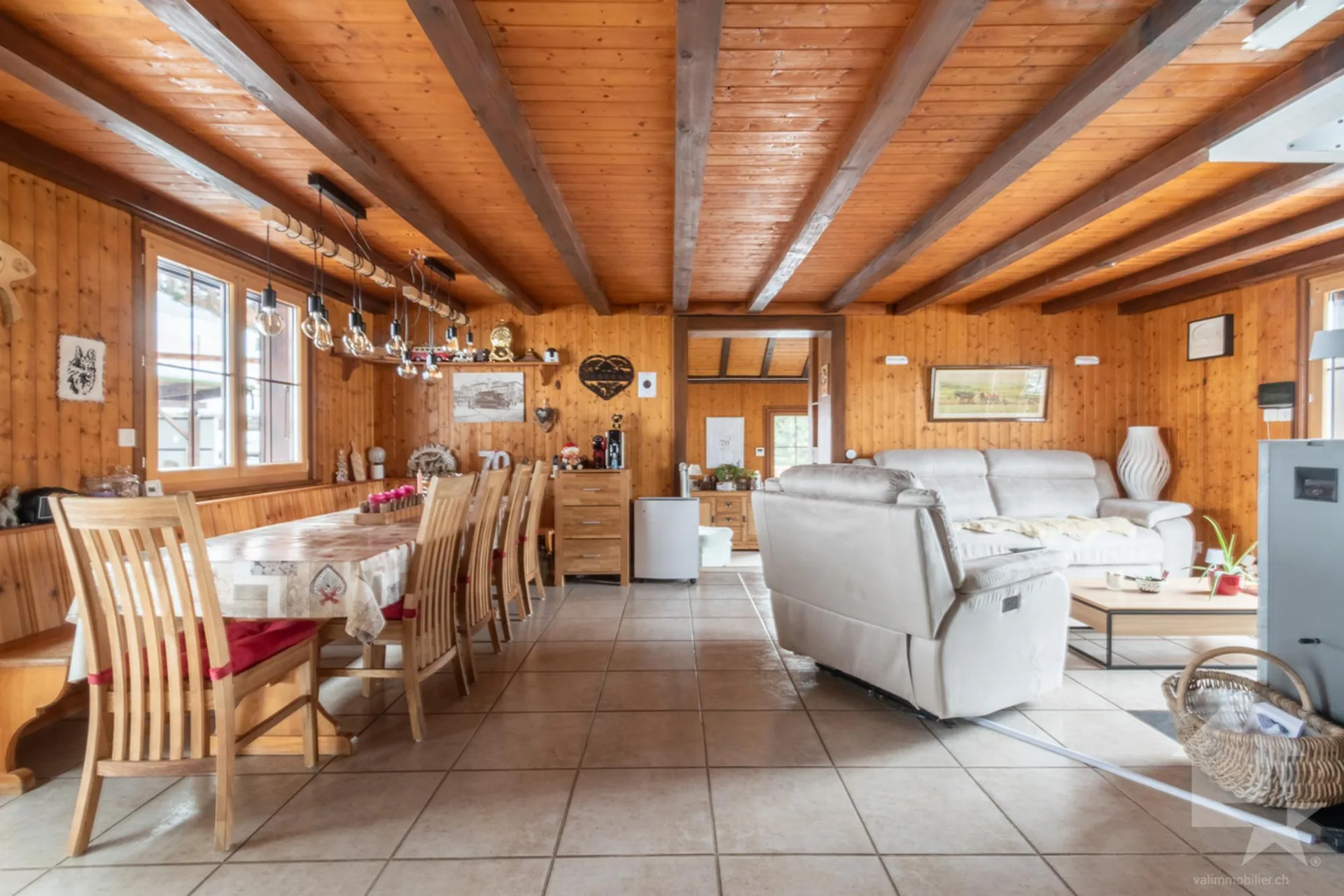 Family chalet with 8.5 rooms modernized and perfectly maintained
