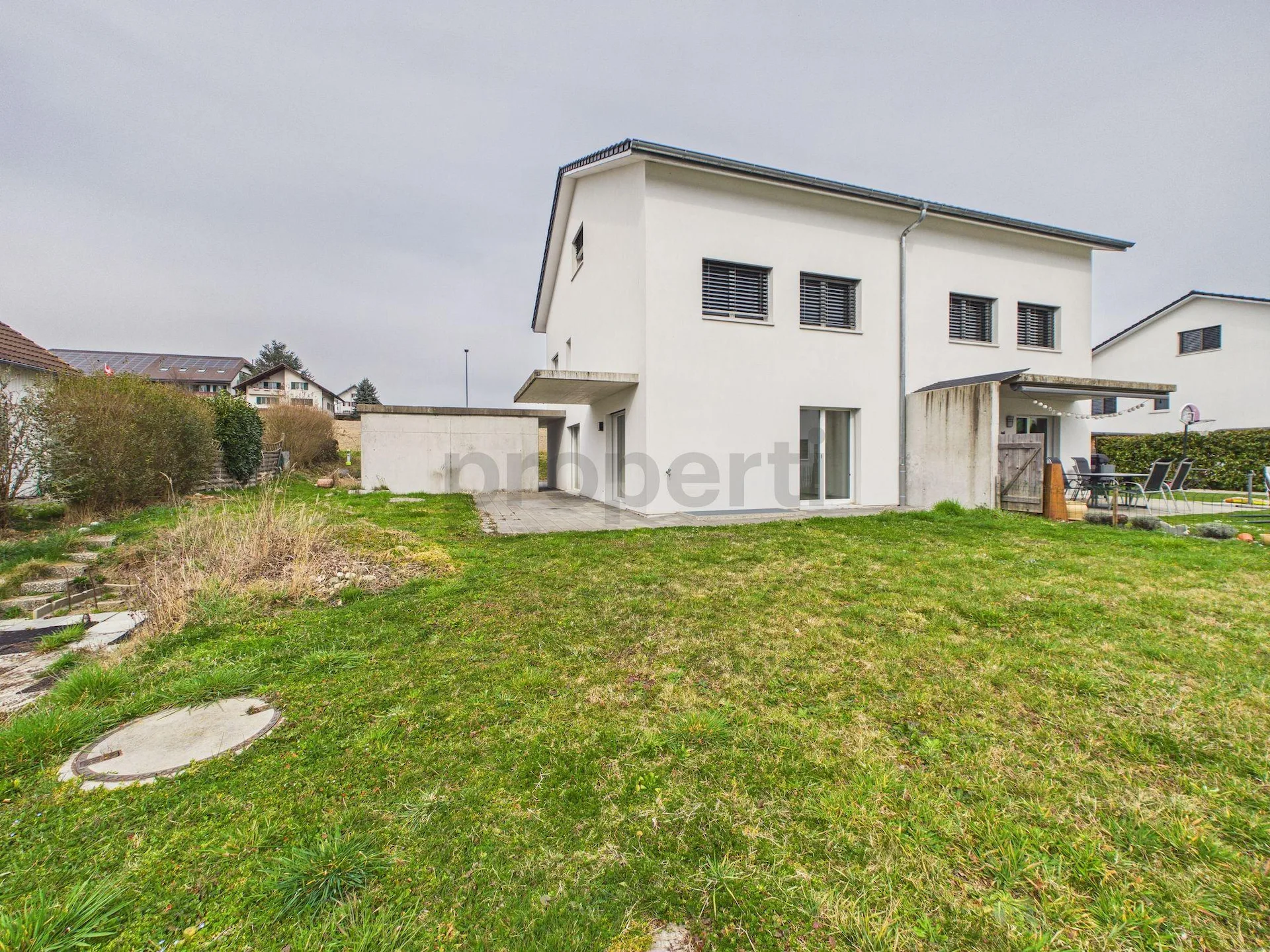 Modernes 5.5-Zimmer-Doppelhaus an ruhiger Lage in Schmitten FR