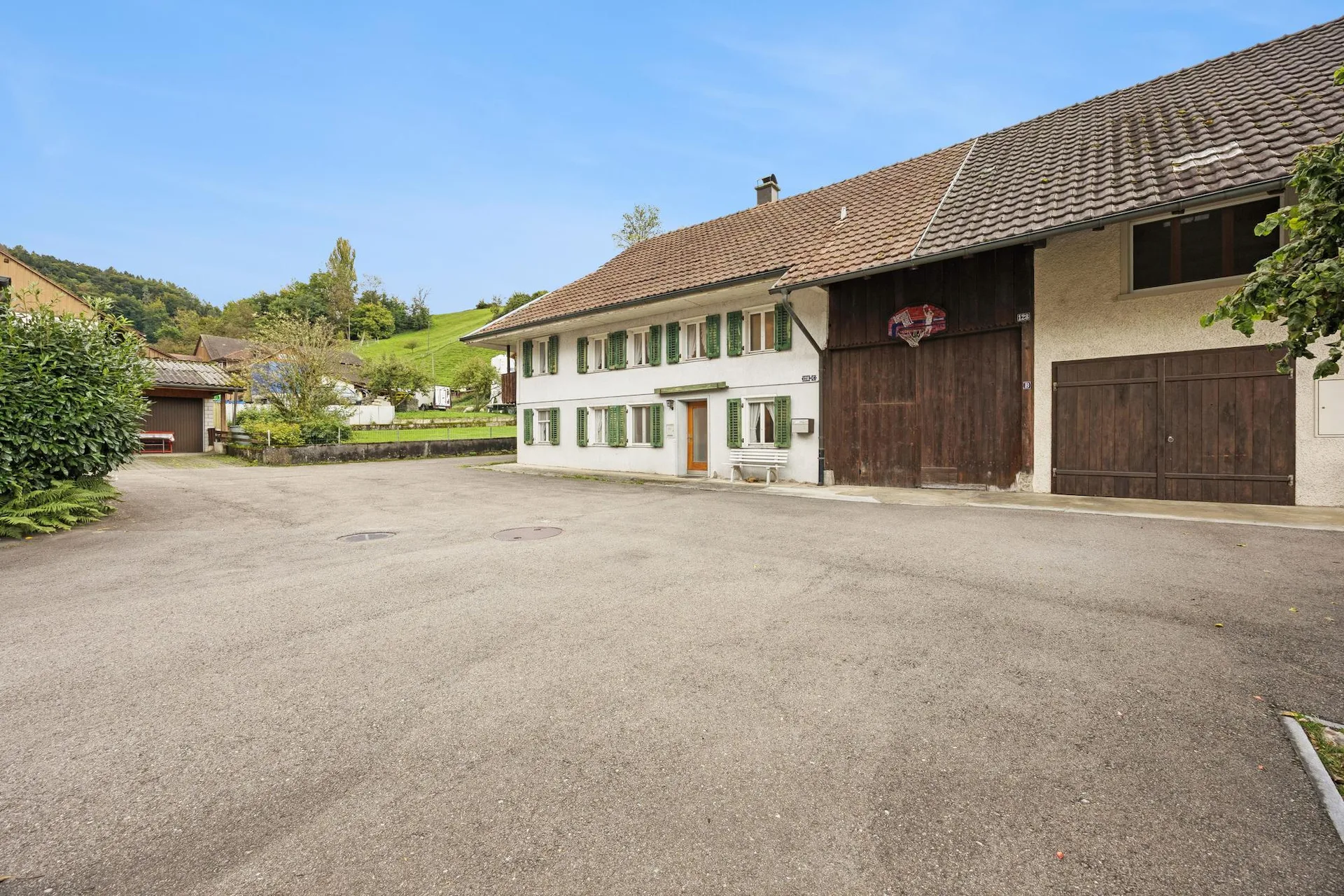 Grosszügiges 7-Zimmer-Haus in Leibstadt mit grosser Dachterrasse und viel Potenzial