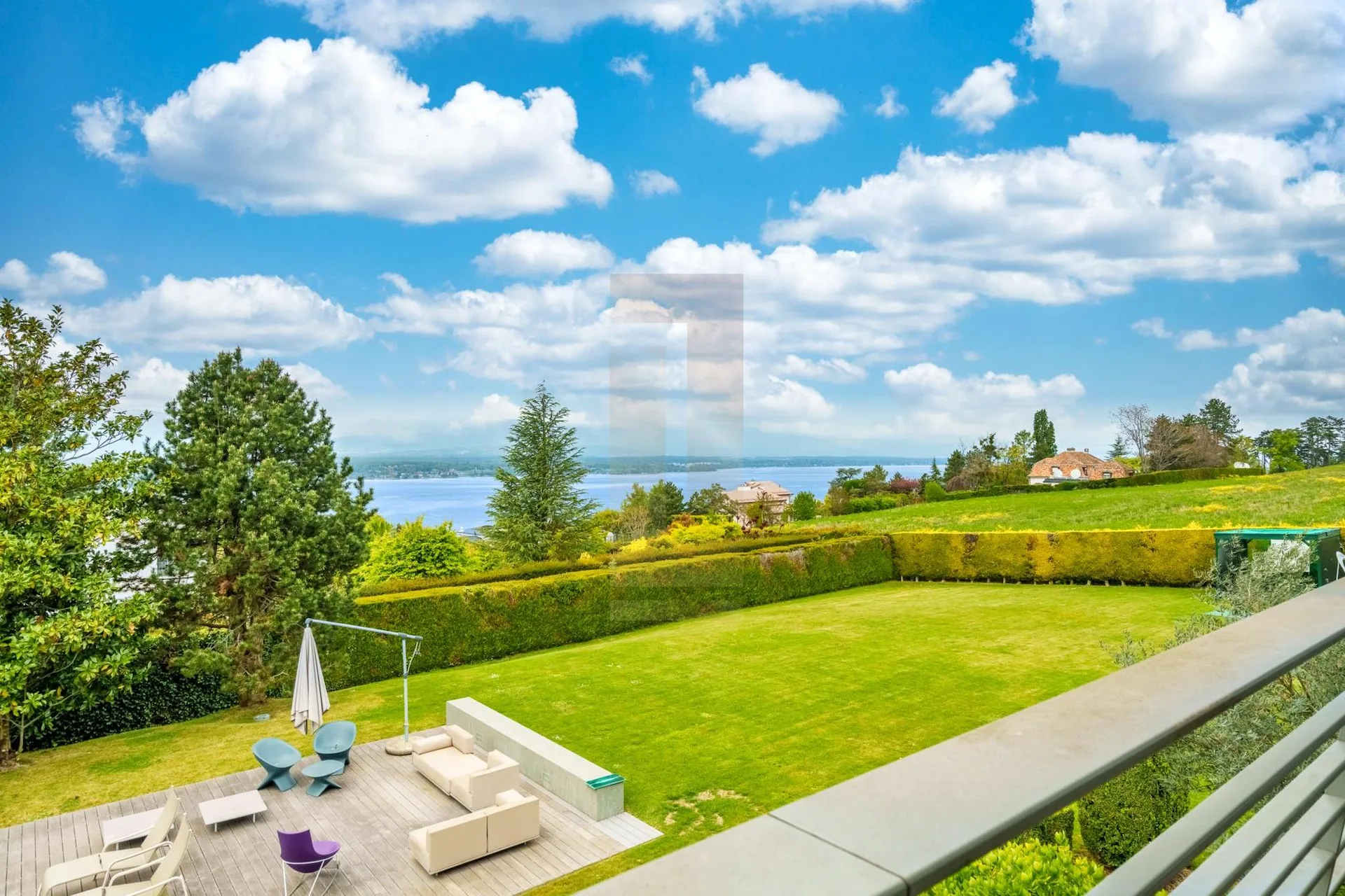 Architektenhaus in Cologny mit Pool und Seeblick