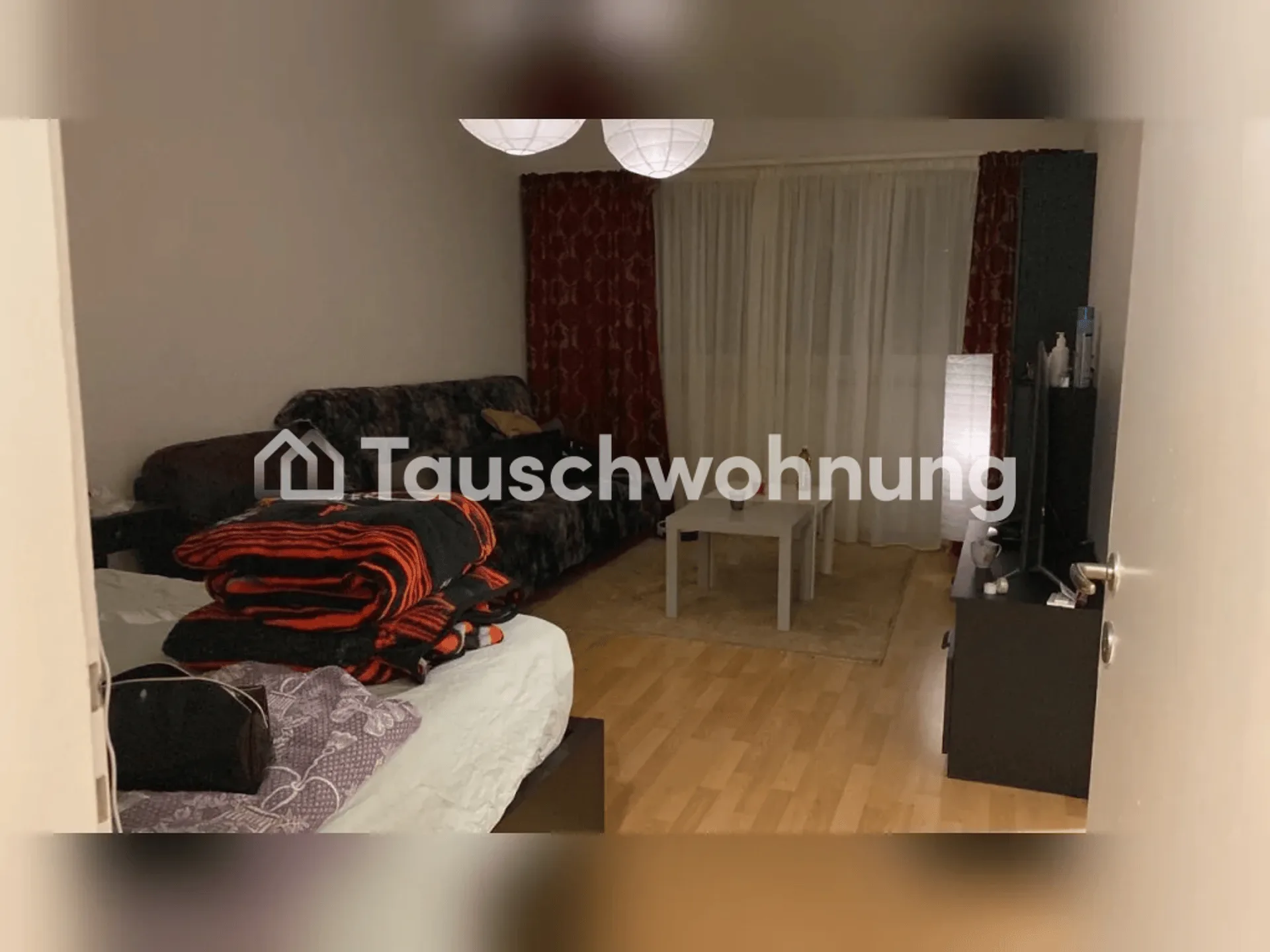 1 Zimmer mit begehbarem Kleiderschrank