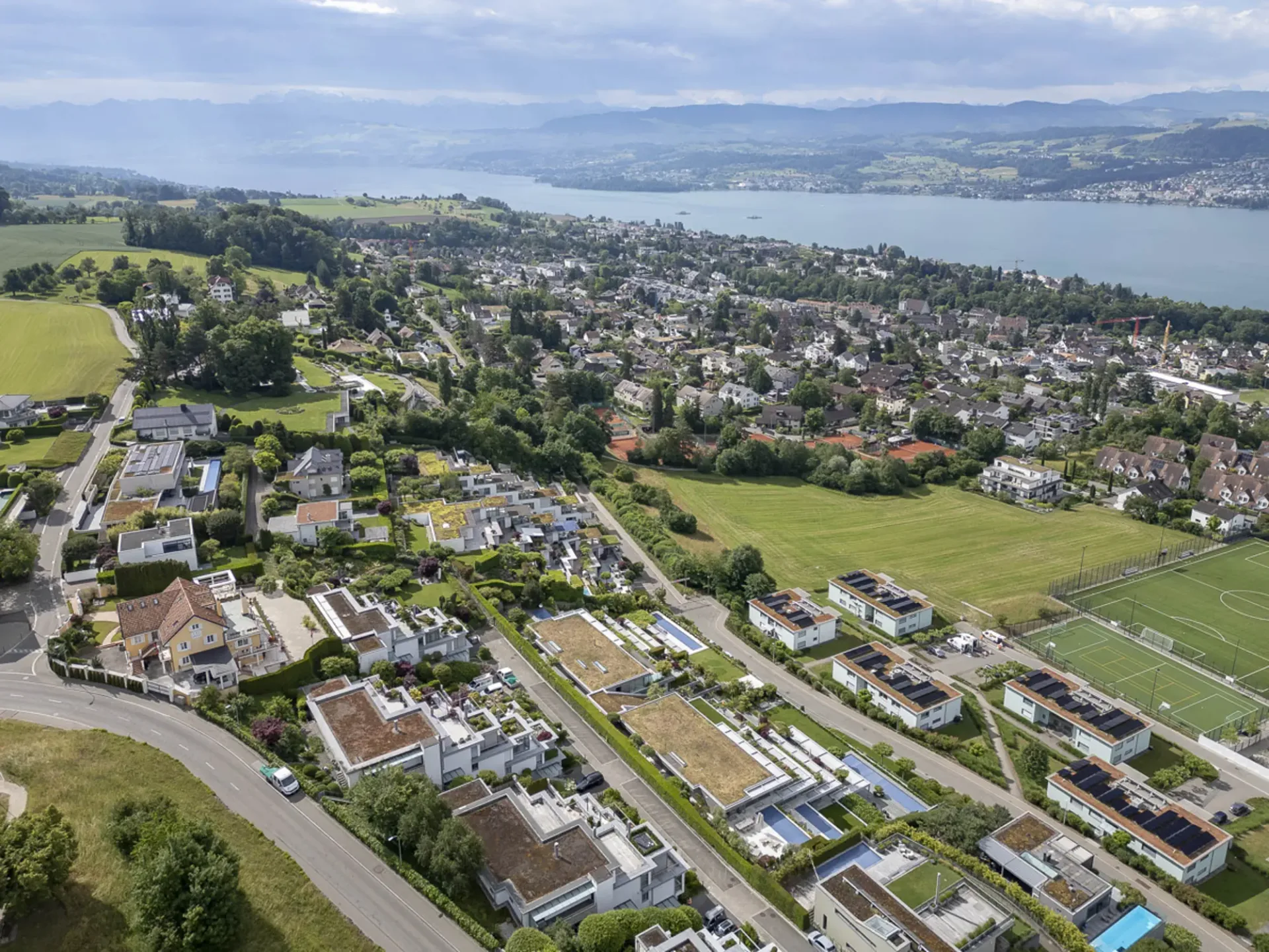 Exklusives Terrassenhaus mit traumhafter Seesicht