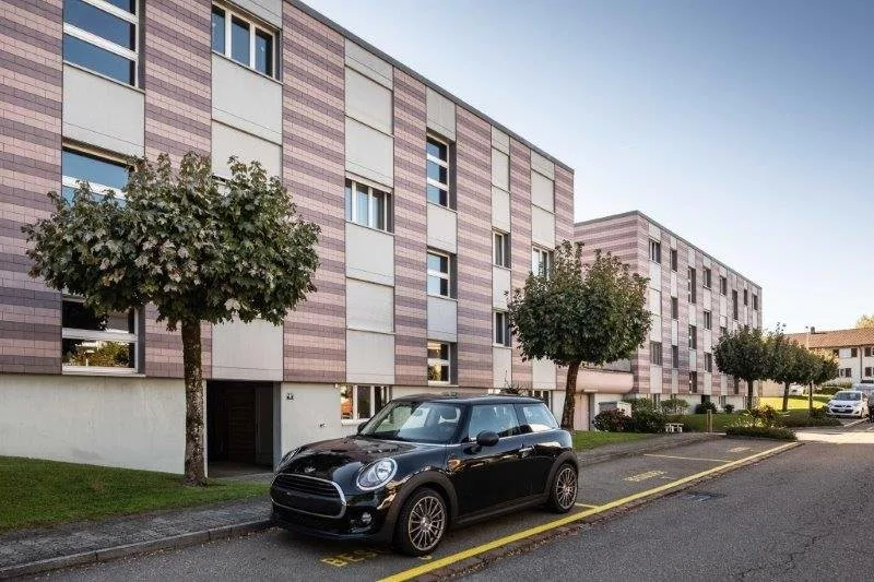 Ein zweiter Einstellplatz kann zu einem halben Mietpreis angemietet werden!