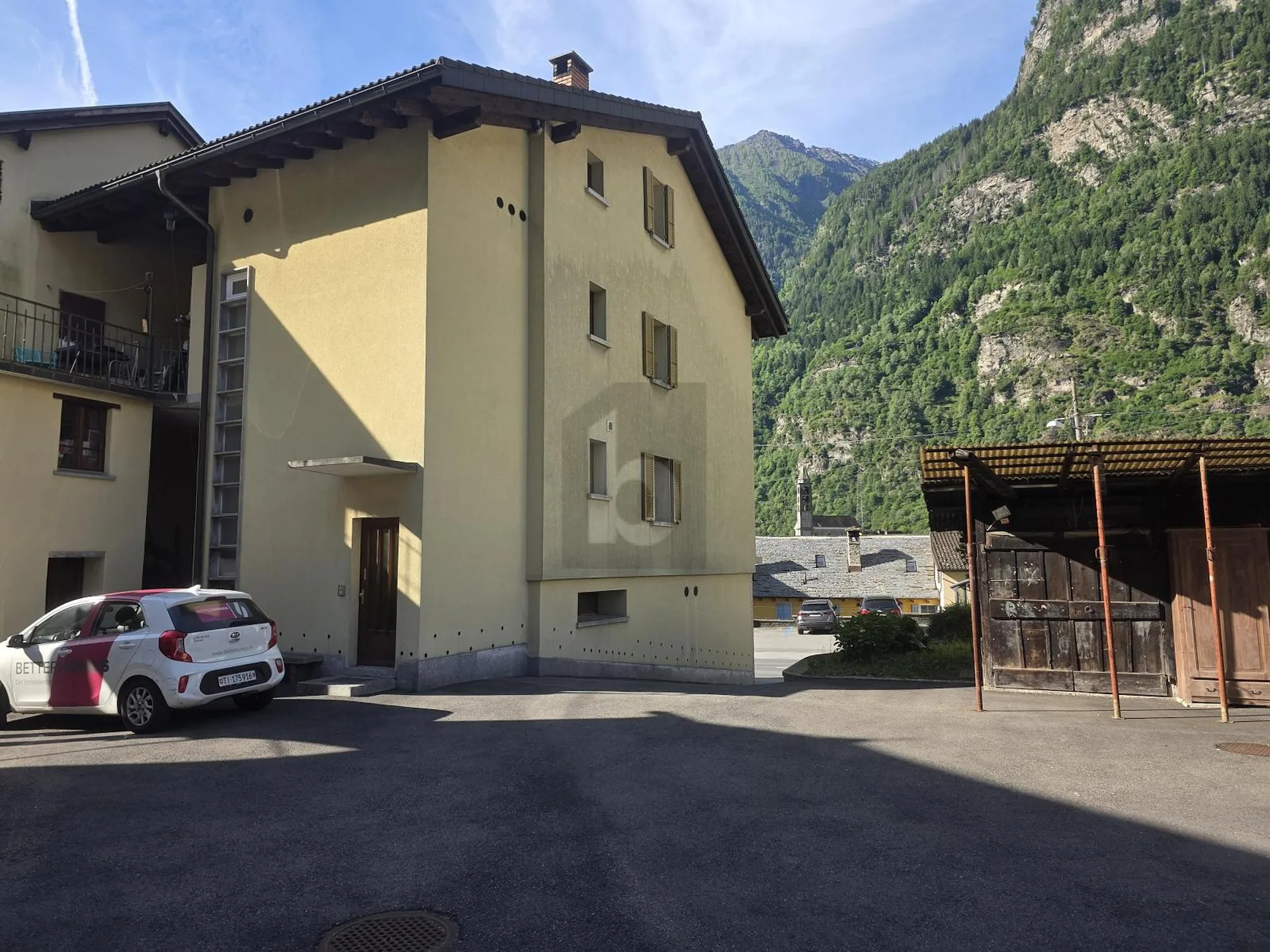 IN POSIZIONE CENTRALE E SOLEGGIATA