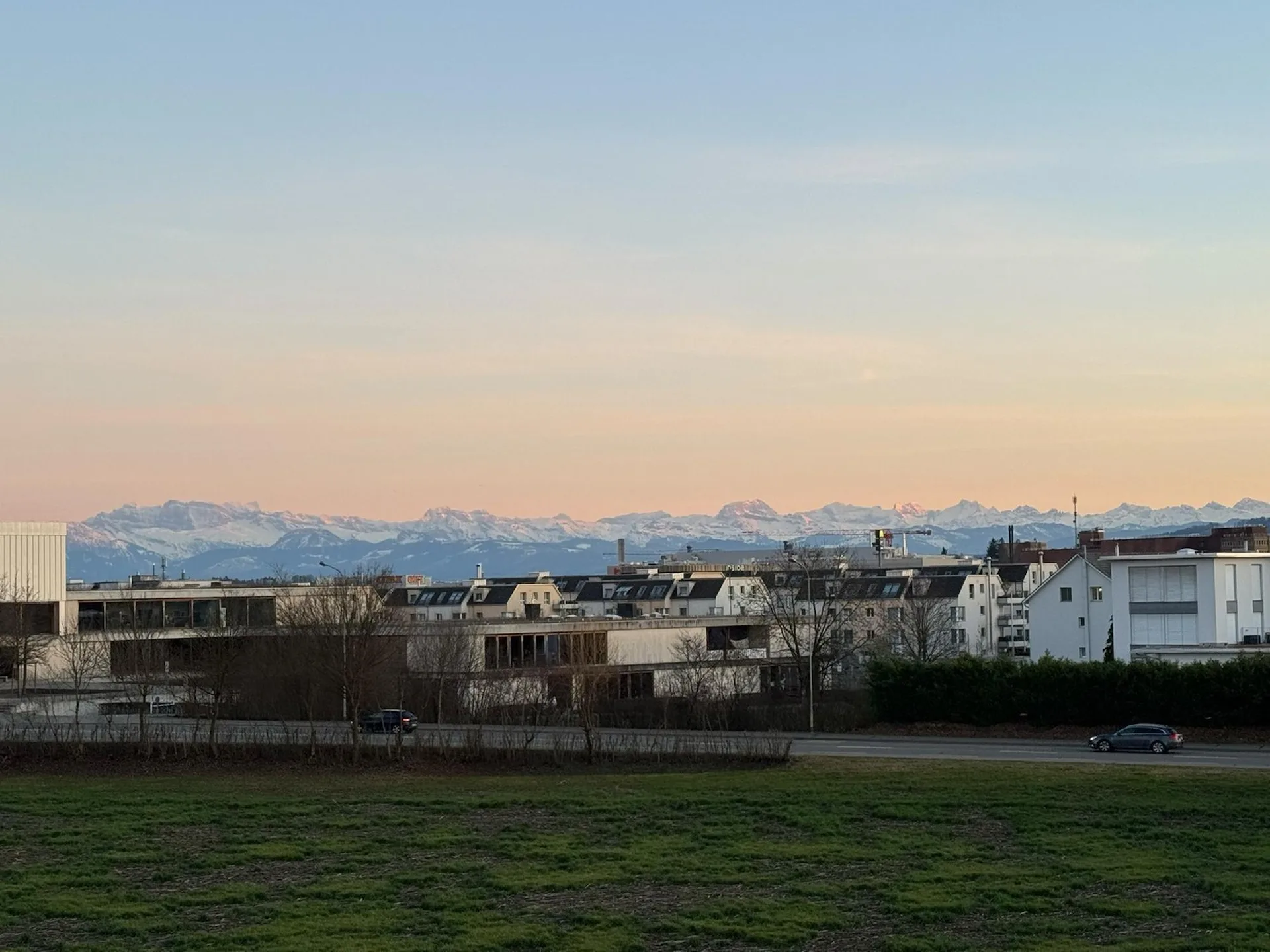 Lichtdurchfluteter 5.5-Zimmer-Hausteil mit grosser Terrasse