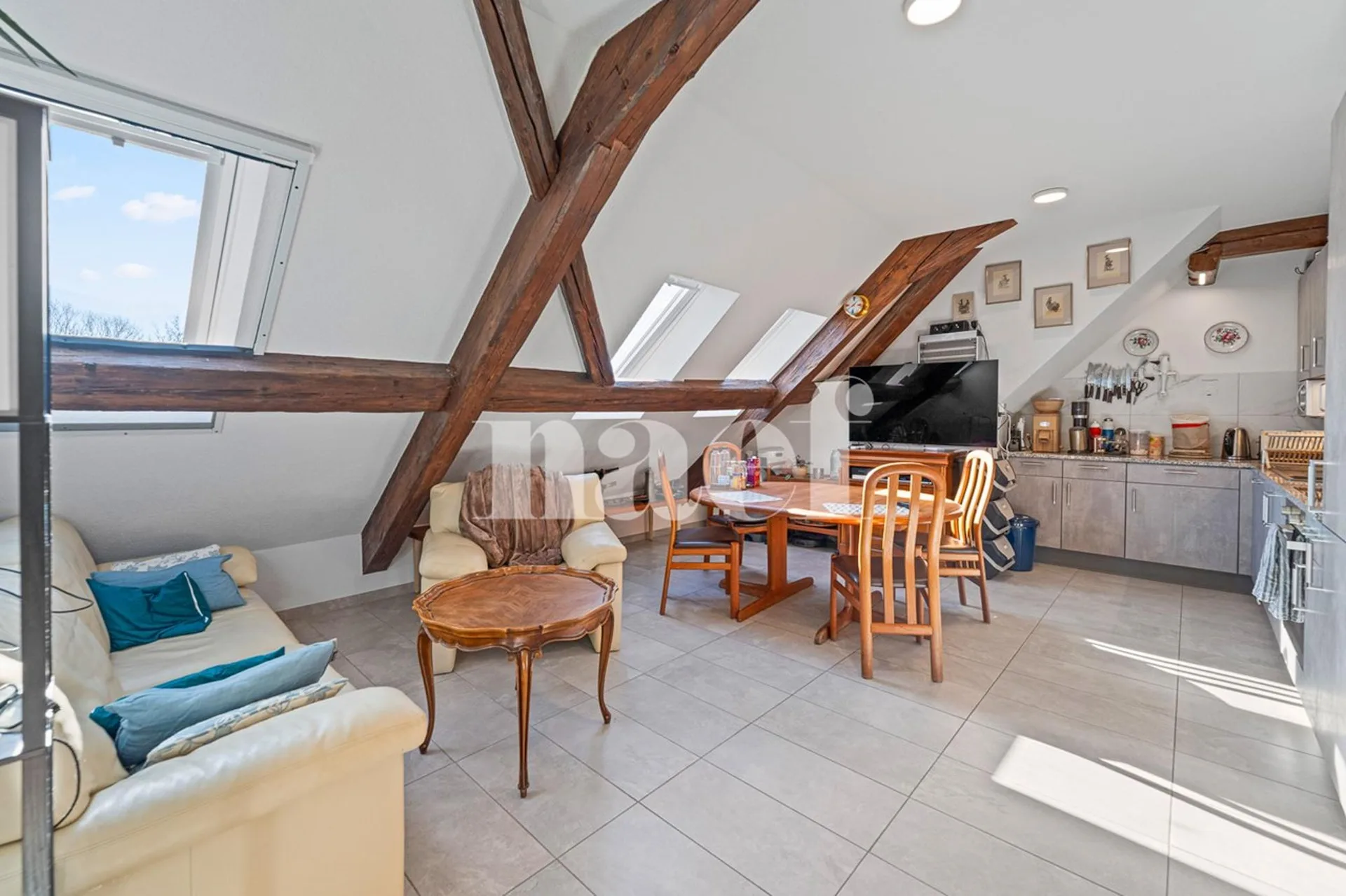 Wohnung mit 4 Zimmern im Dachgeschoss in Cottens zum Verkauf