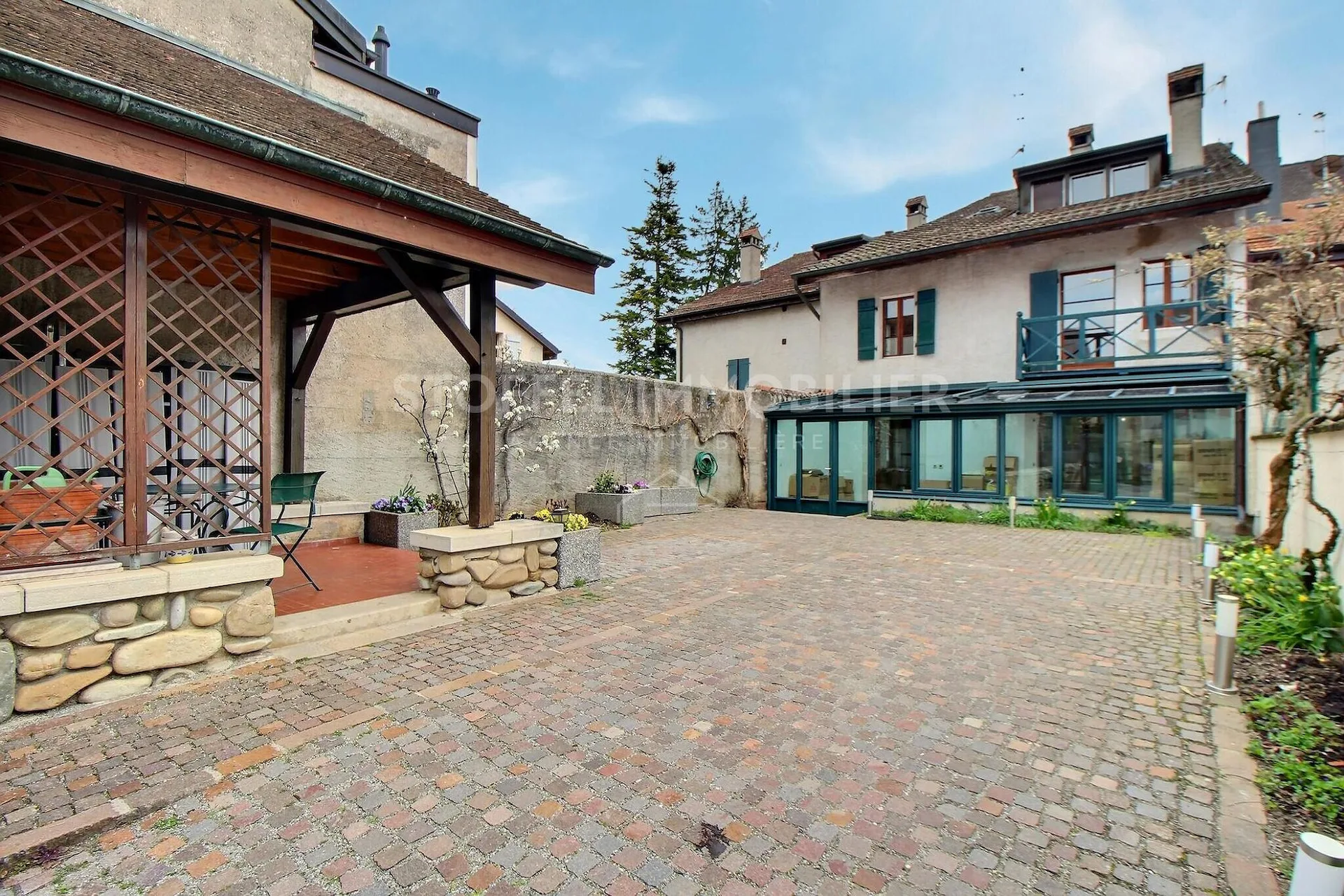 Large village house of charm - Co-Exclusive