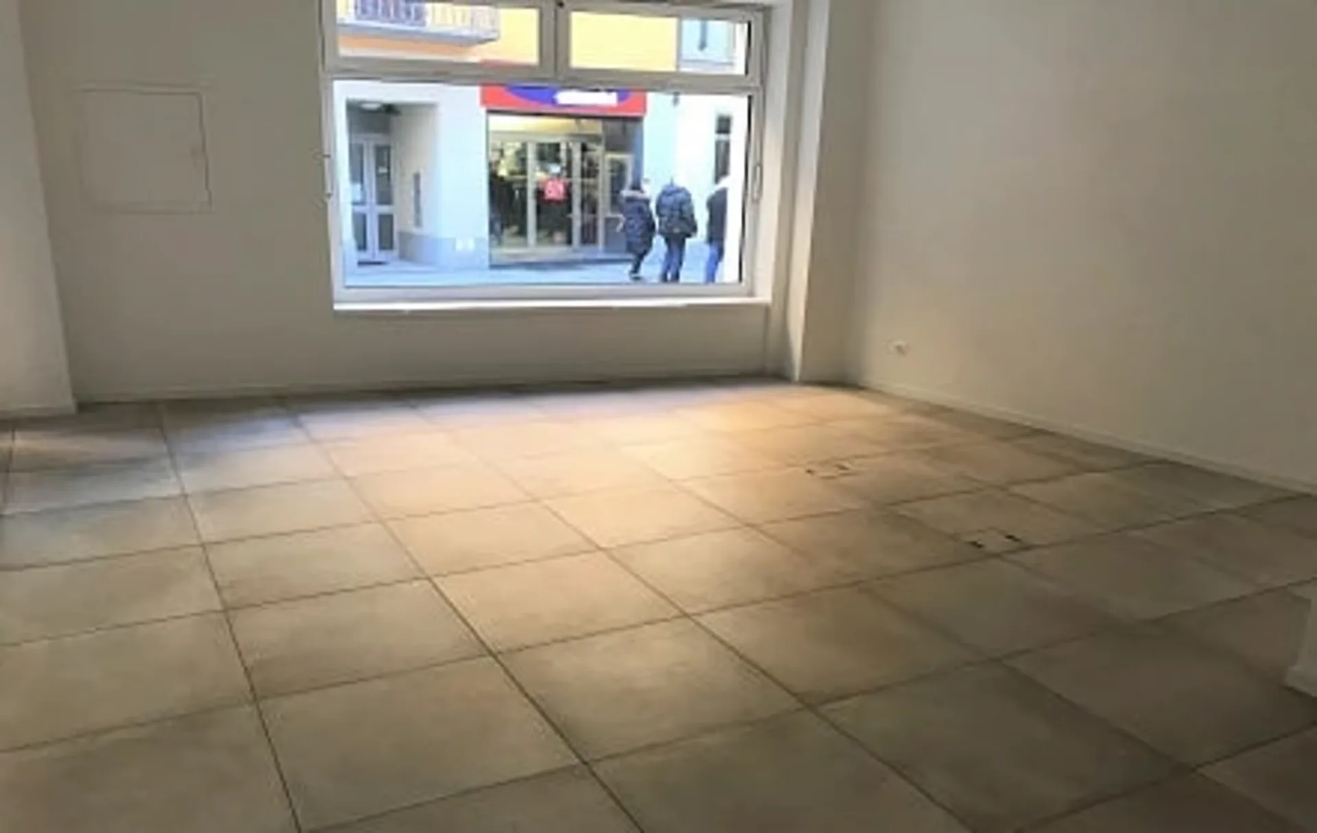 Mendrisio im Herzen der Stadt in einem total renovierten Gebäude im Stil - ZWEI Büros / Geschäfte