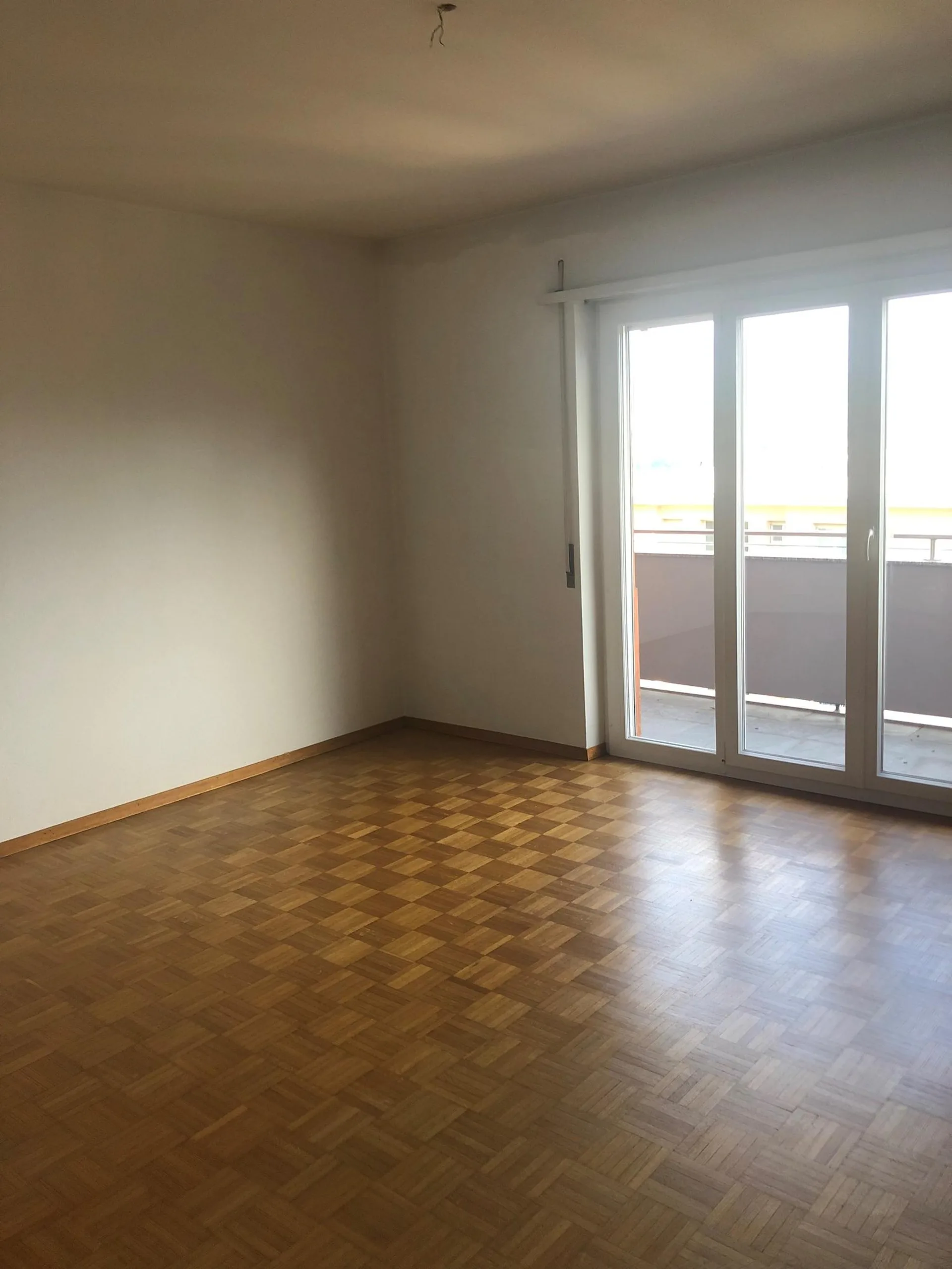 Wir vermieten helles Einzimmerapartment