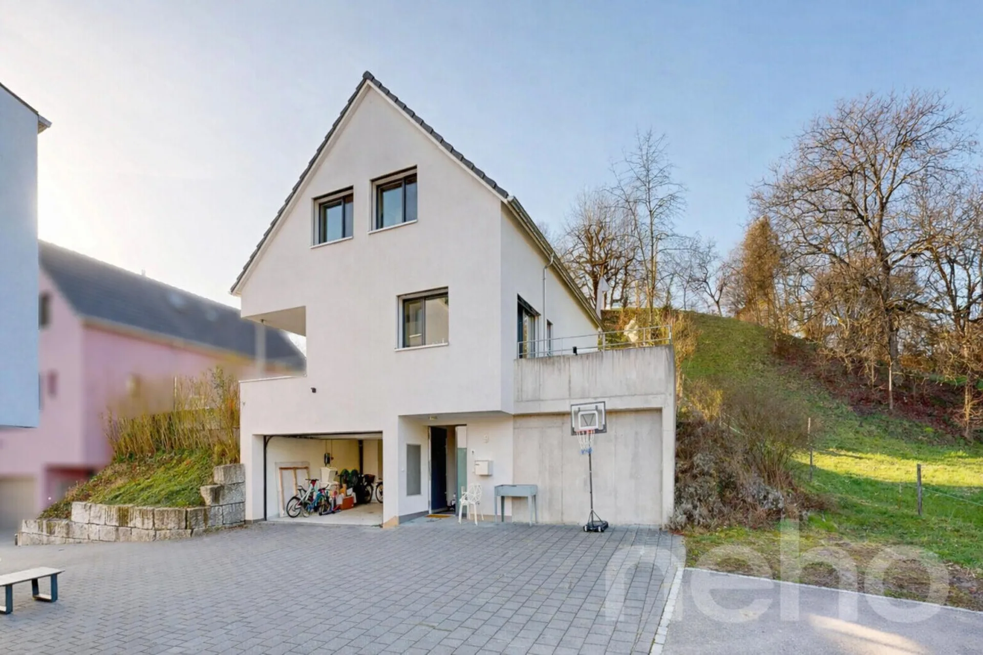 Einfamilienhaus mit Wellnessbereich, Garten und hochwertigem Ausbau