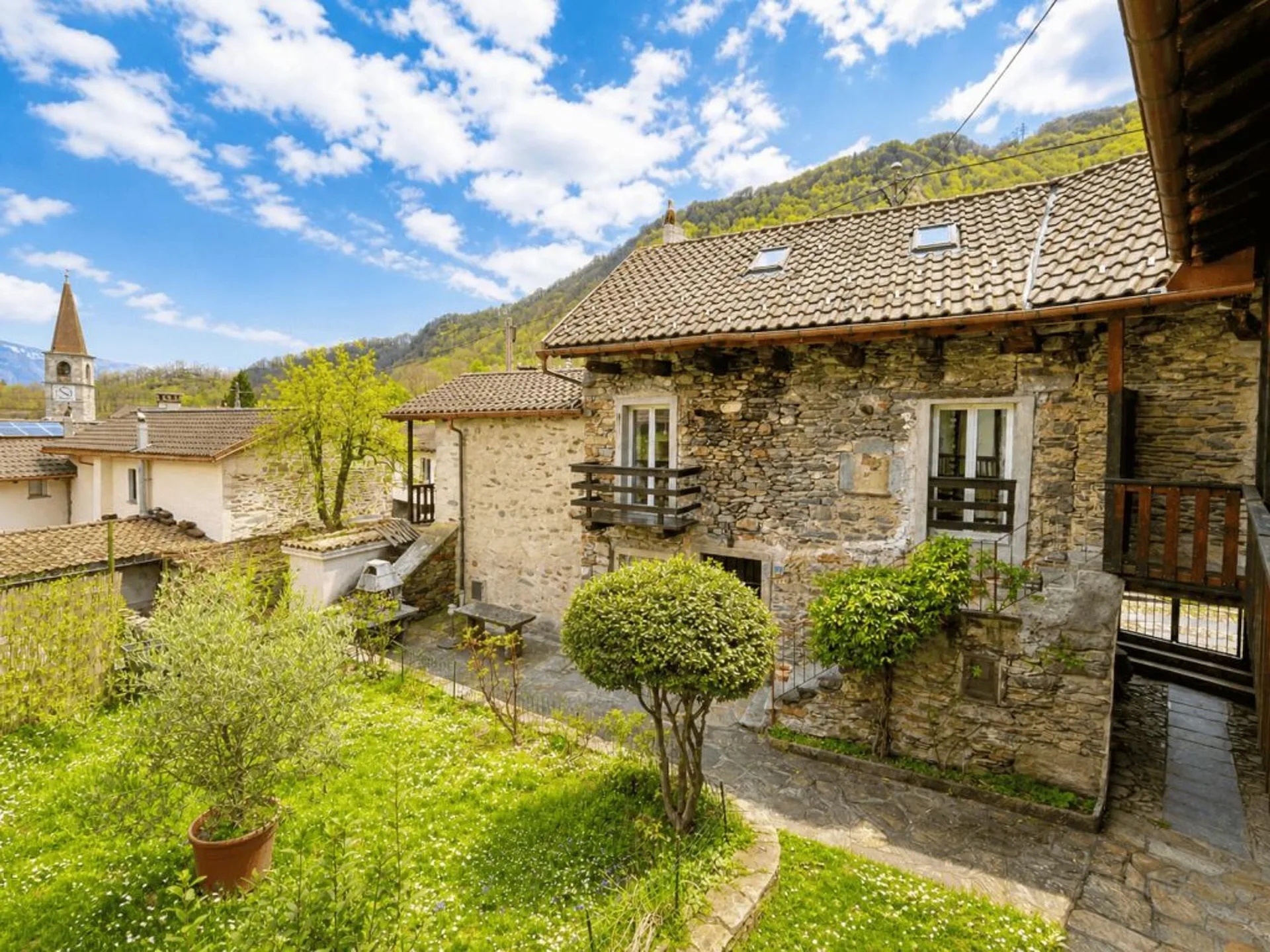 Arcegno – Charaktervolles Tessiner Haus mit 6.5 Zimmern