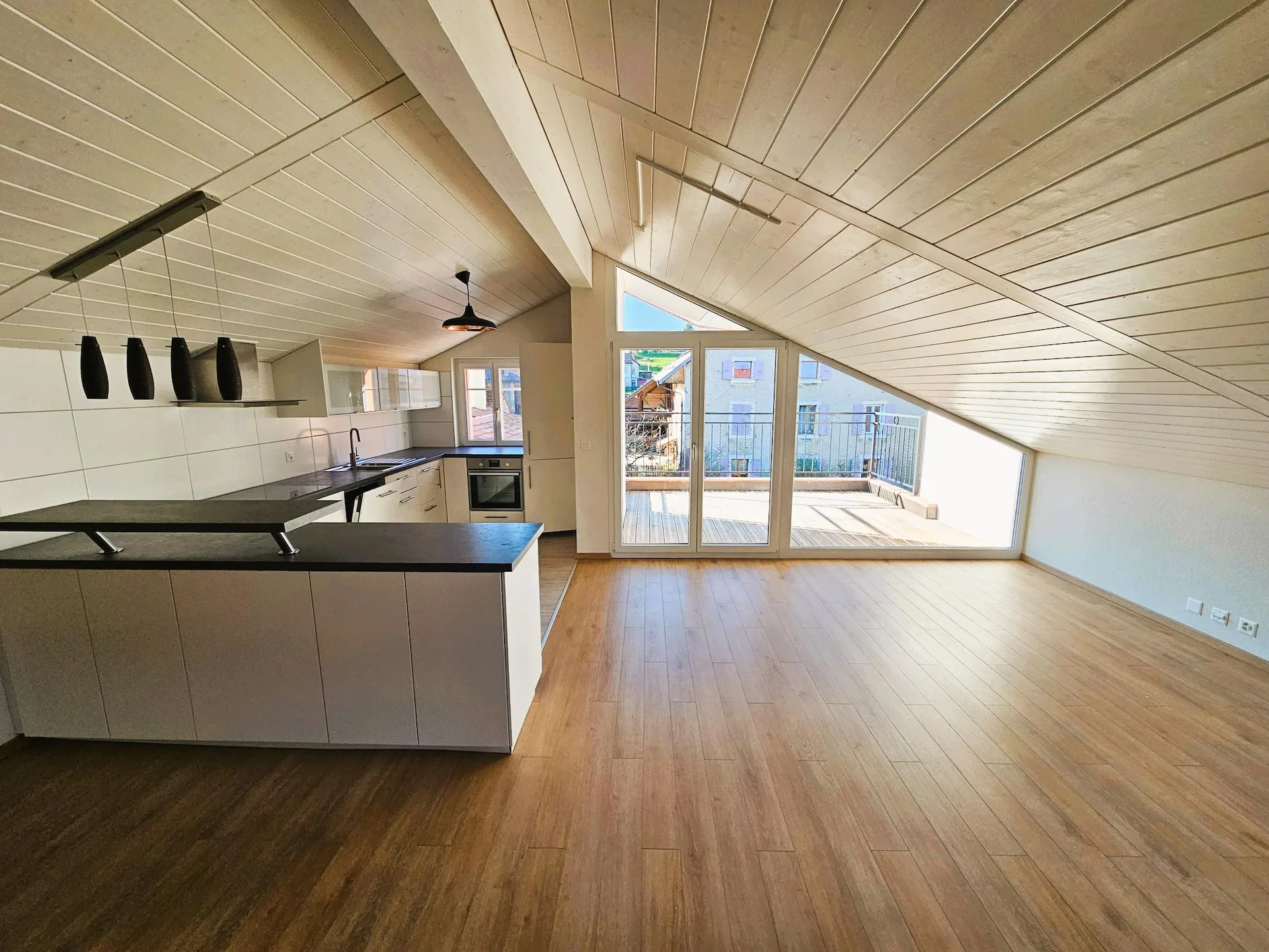 Appartement atypique avec terrasse au soleil couchant