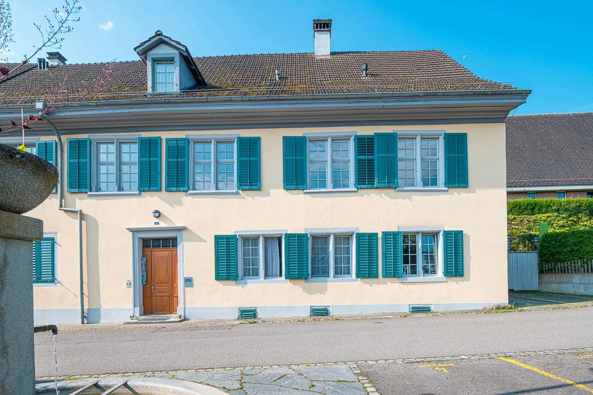Charmante 2.5-Zimmer-Wohnung im historischen Schloss