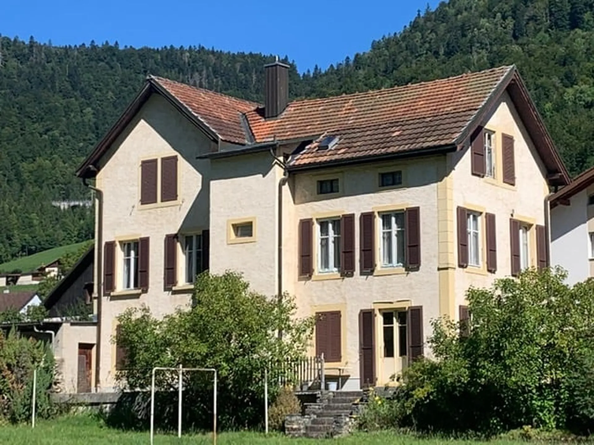 2123 St-Sulpice Vente d’une ancienne maison villageoise à rénover avec grand terrain