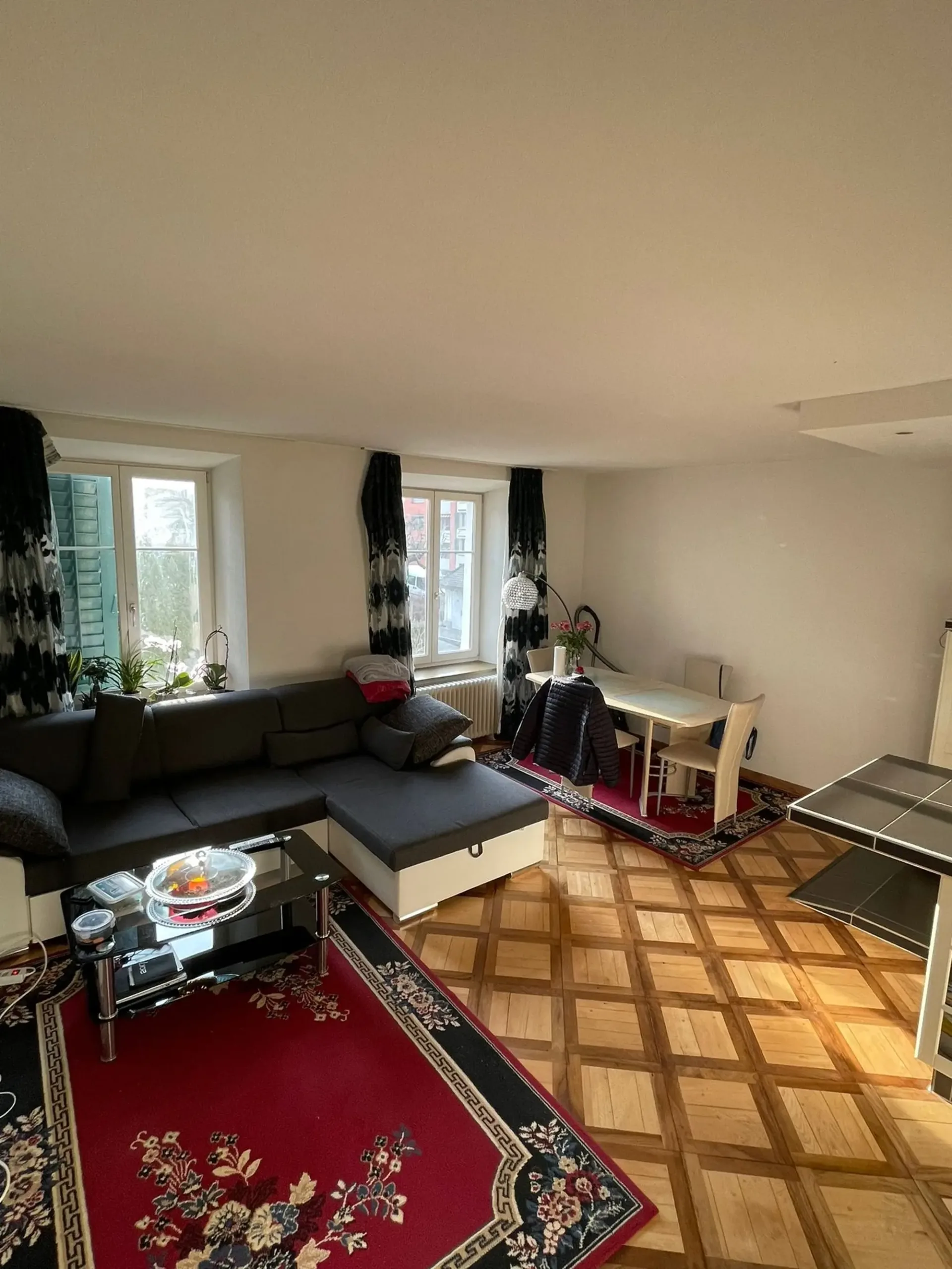 Charmante 2-Zimmer-Altbauwohnung an zentraler Lage in Glarus