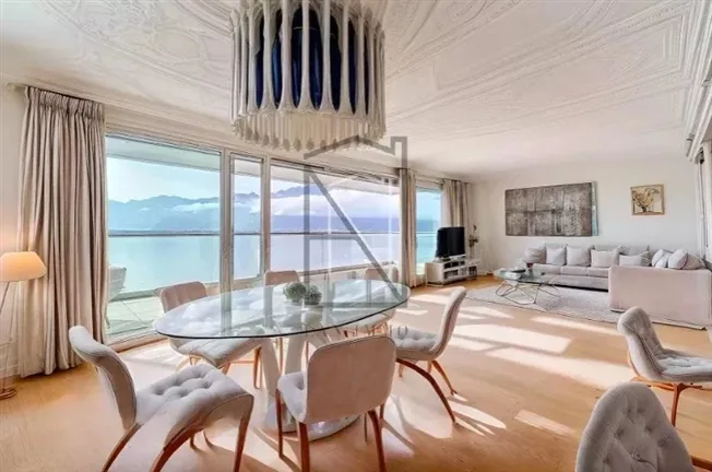 Einzigartig! 4,5 Zimmerwohnung mit Panoramablick auf den See!