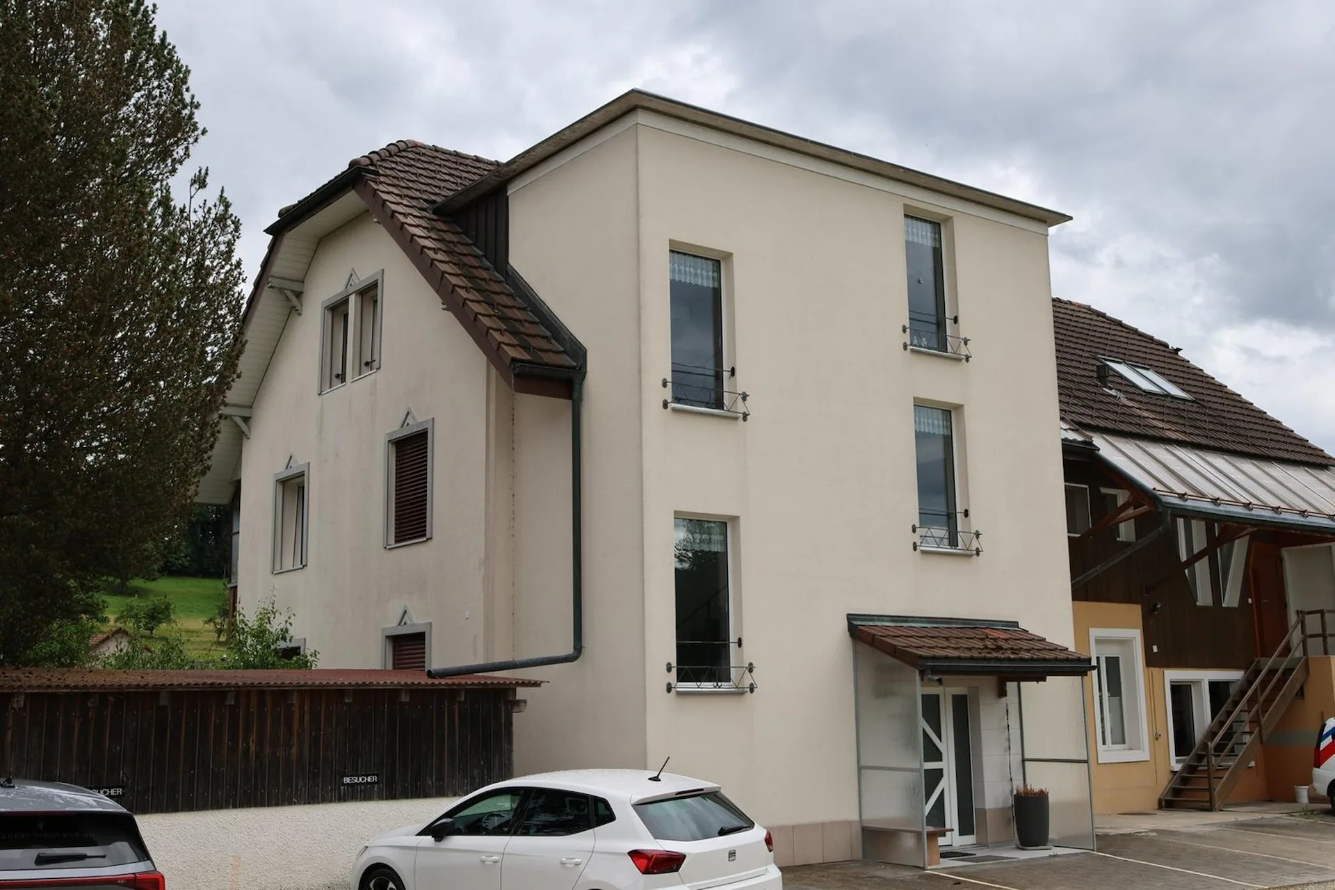 Attractive 4.5-room apartment in Leuzigen, bright, spacious and with balcony/attic/basement