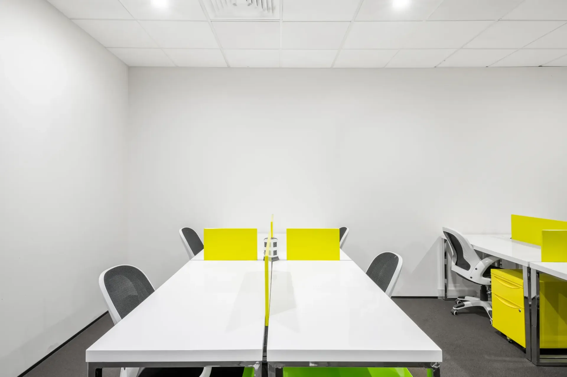 Buchen Sie sich einen eigenen Schreibtisch in Regus Spoom Glattpark