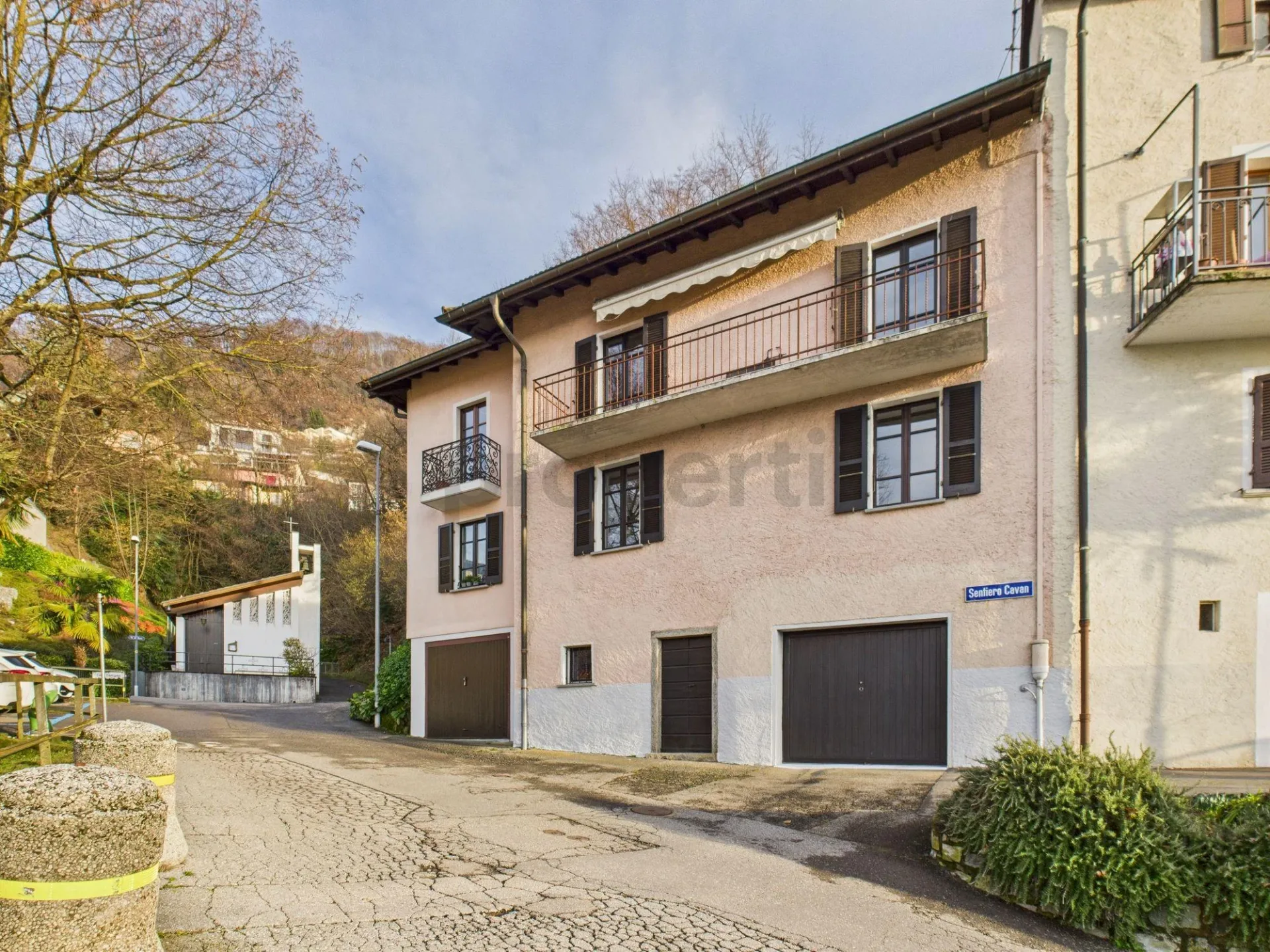 Zweifamilienhaus in Viganello mit Blick auf Lugano - ideal als Wohnsitz oder Investition