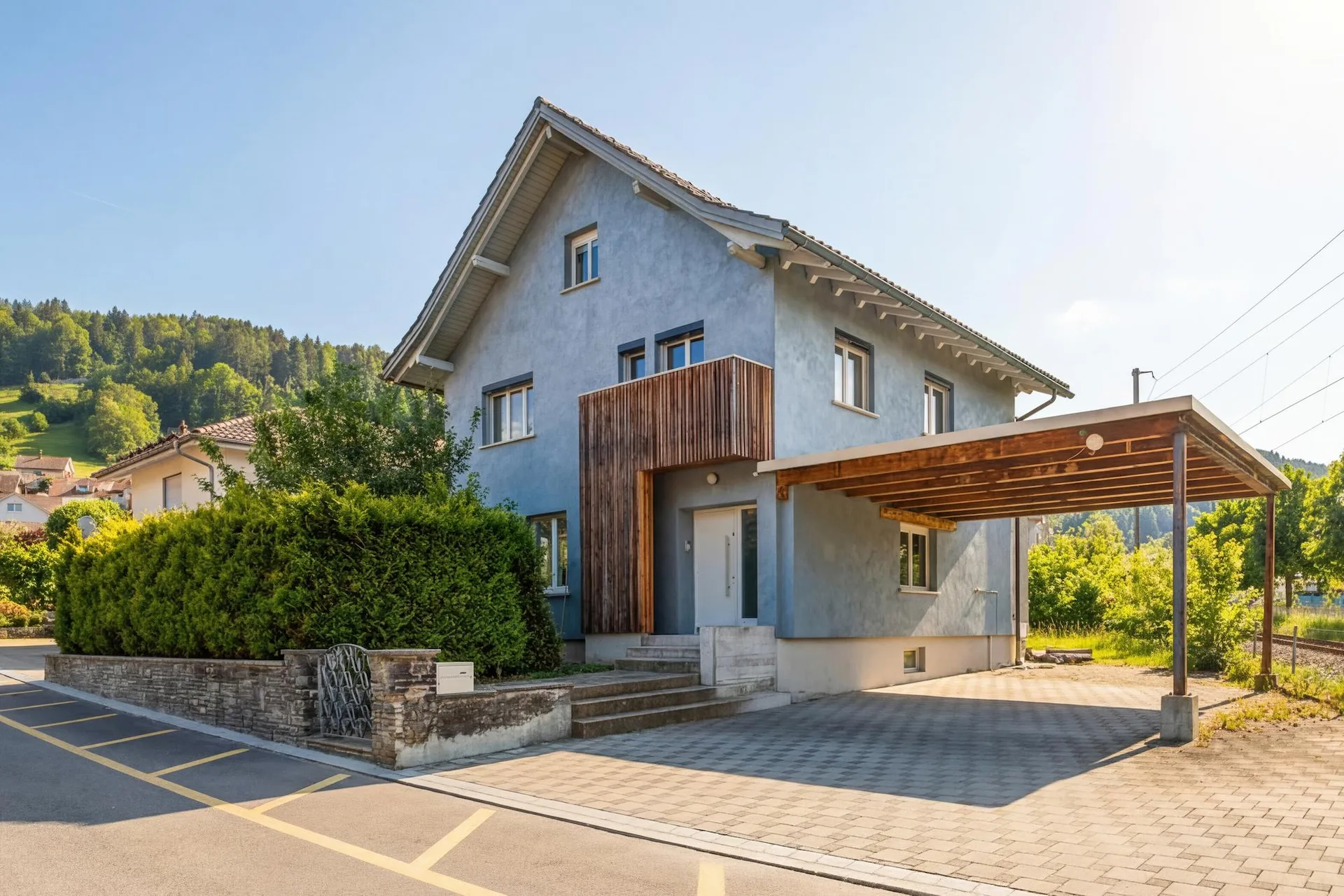 CHARME AUS ZWEI EPOCHEN - GEKONNT SANIERTES EINFAMILIENHAUS