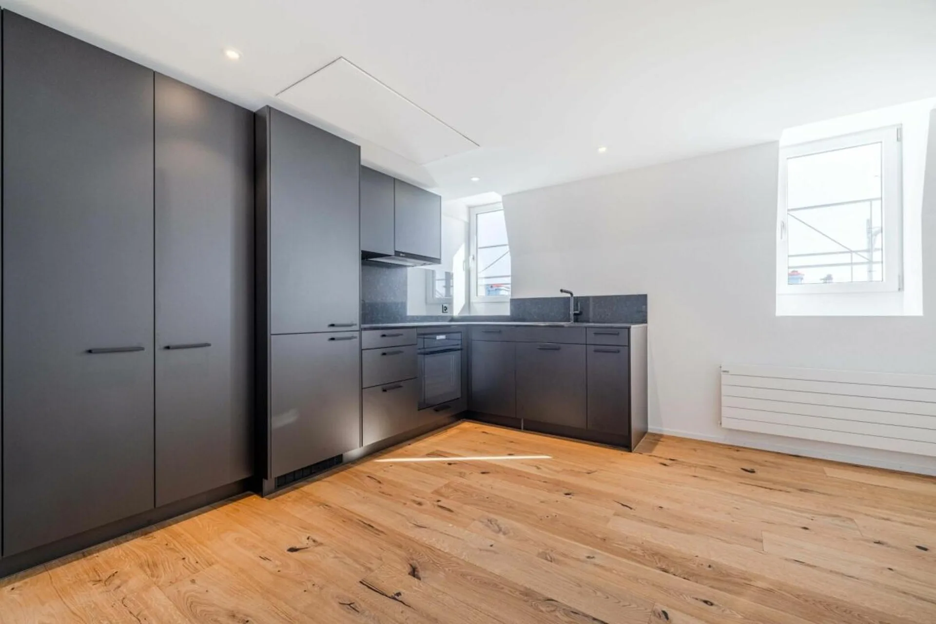 EXKLUSIV: 3.5-Zimmer Wohnung mit modernem Ausbaustandard Und 360° Dachterrasse