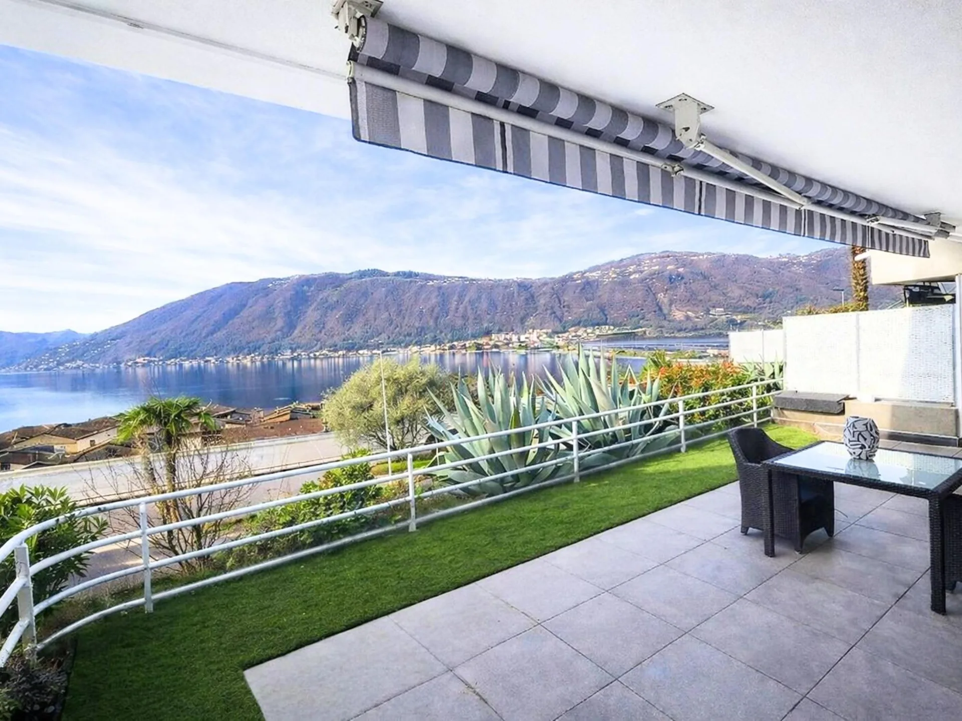VISTA LAGO, EXKLUSIVES ZWEIZIMMERWOHNUNG