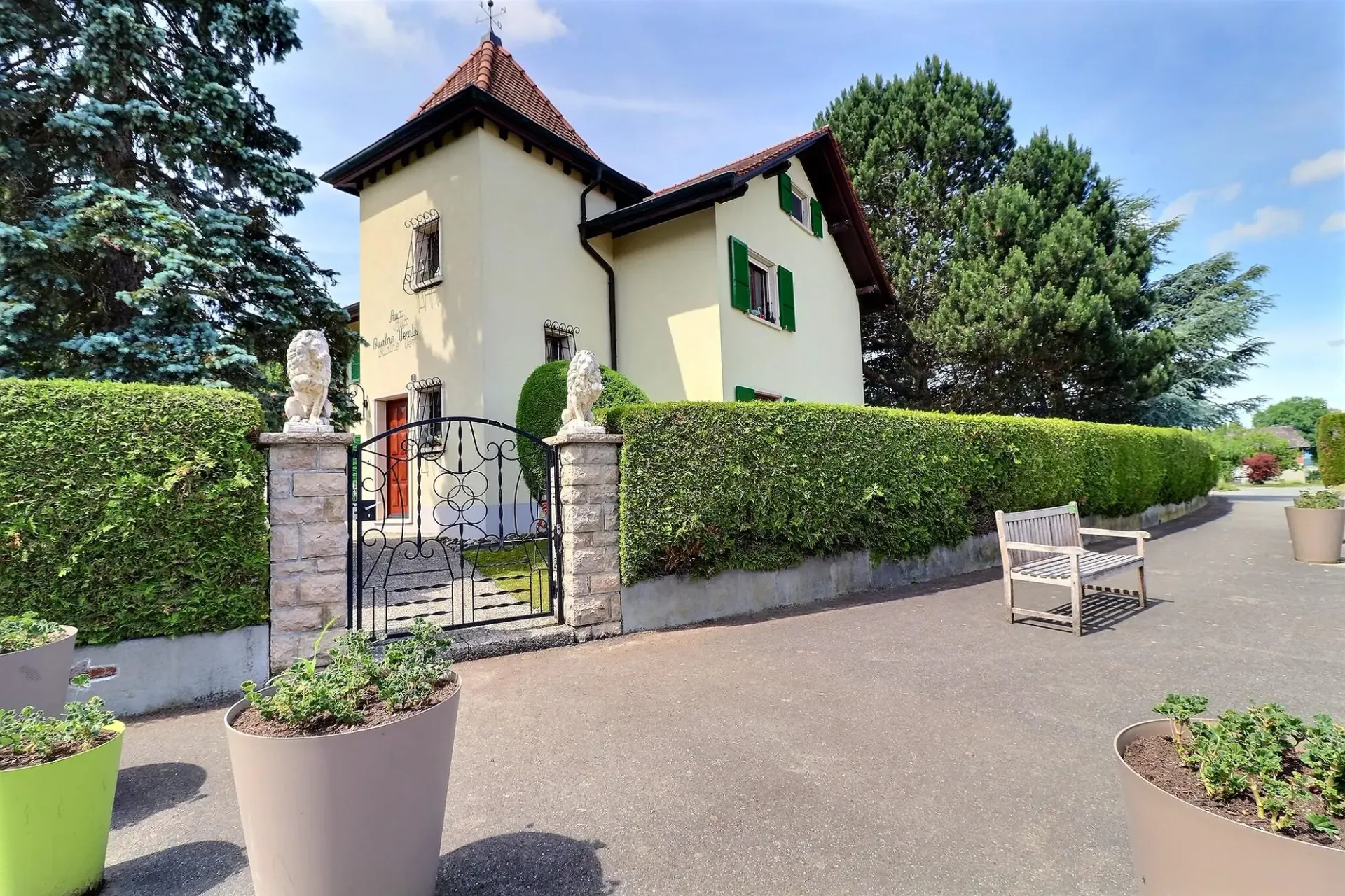 Prachtvolles Einfamilienhaus in Viager besetzt ohne Miete mit Blick auf den Jura