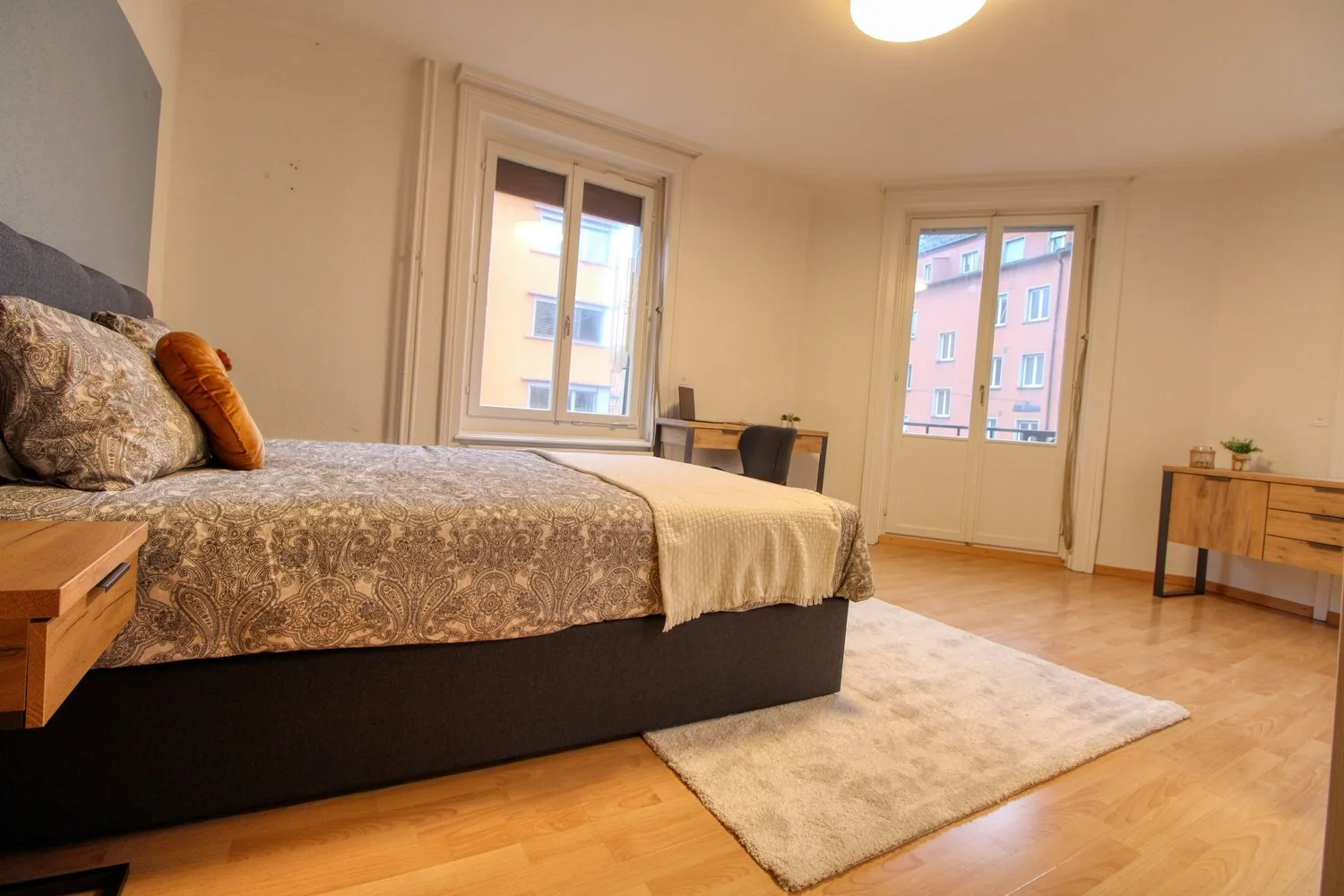 Dein stilvolles Coliving-Zuhause im lebhaften Zürcher Stadtteil Höngg