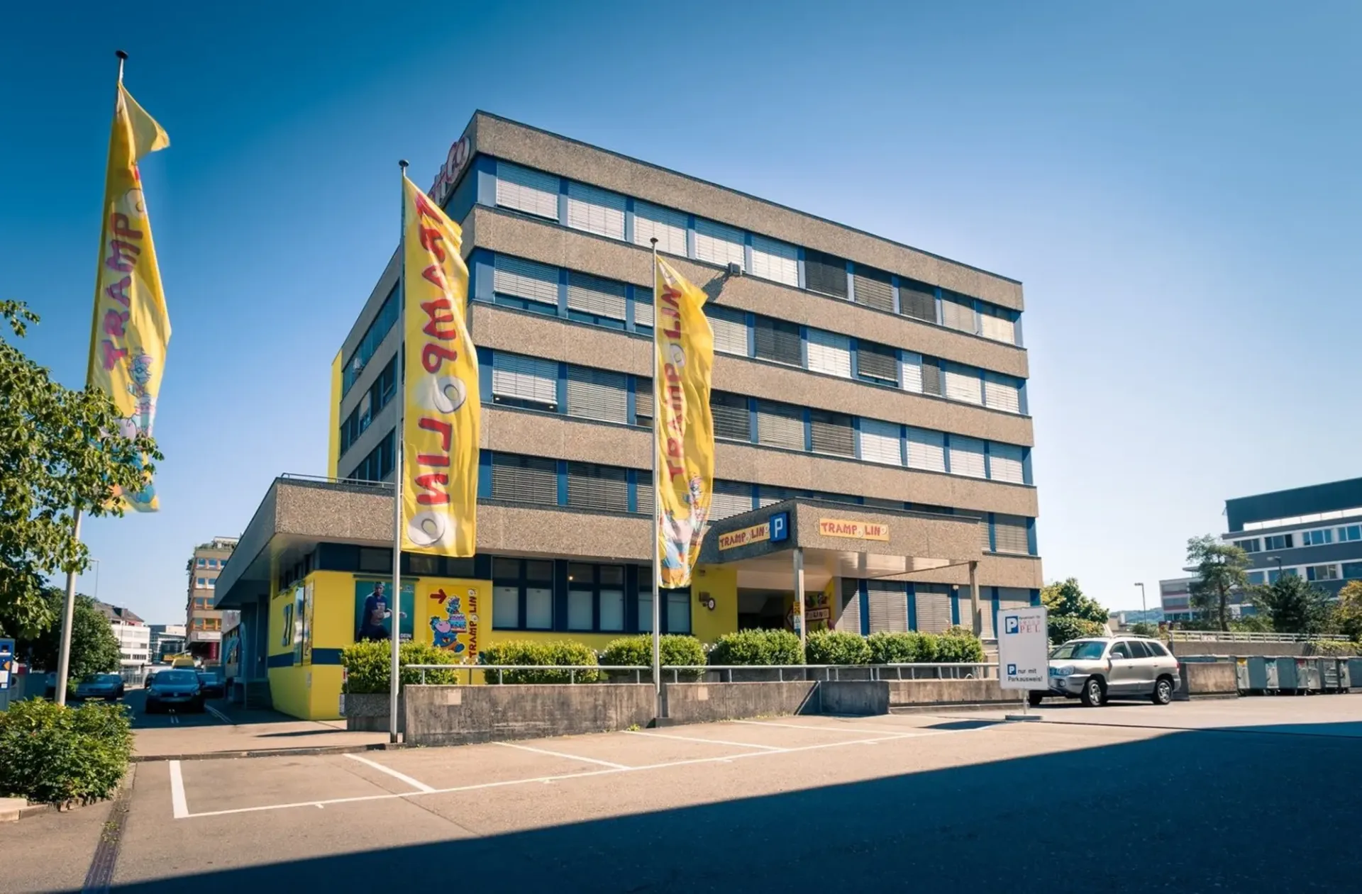 Helle Büroräumlichkeiten in der Industriezone von Dietikon zu vermieten