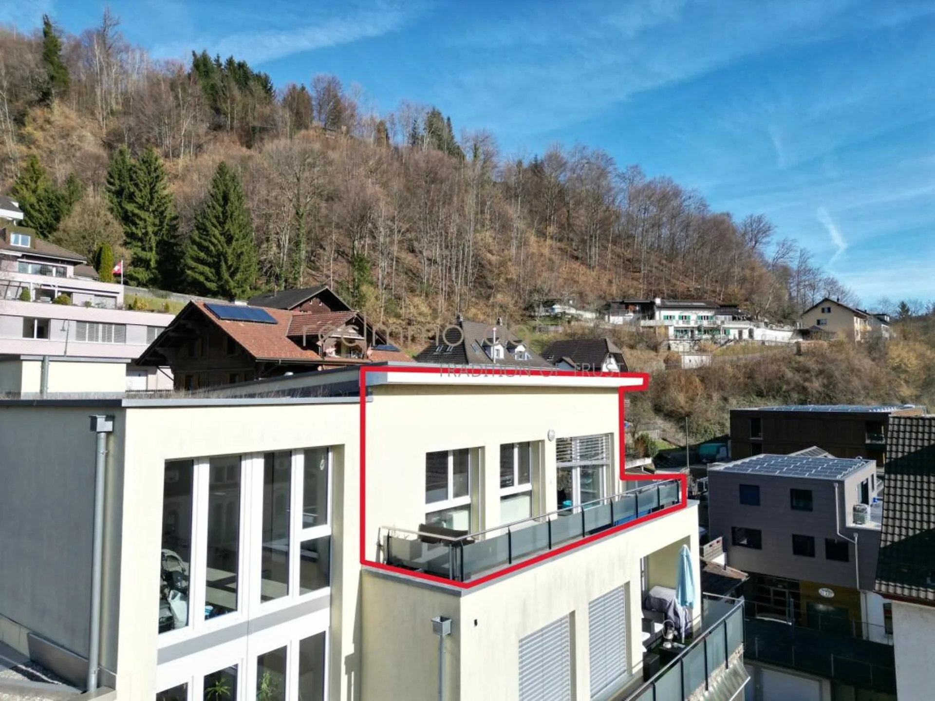 Moderne 4.5-Zimmer Dachgeschosswohnung mit Panorama-Aussicht