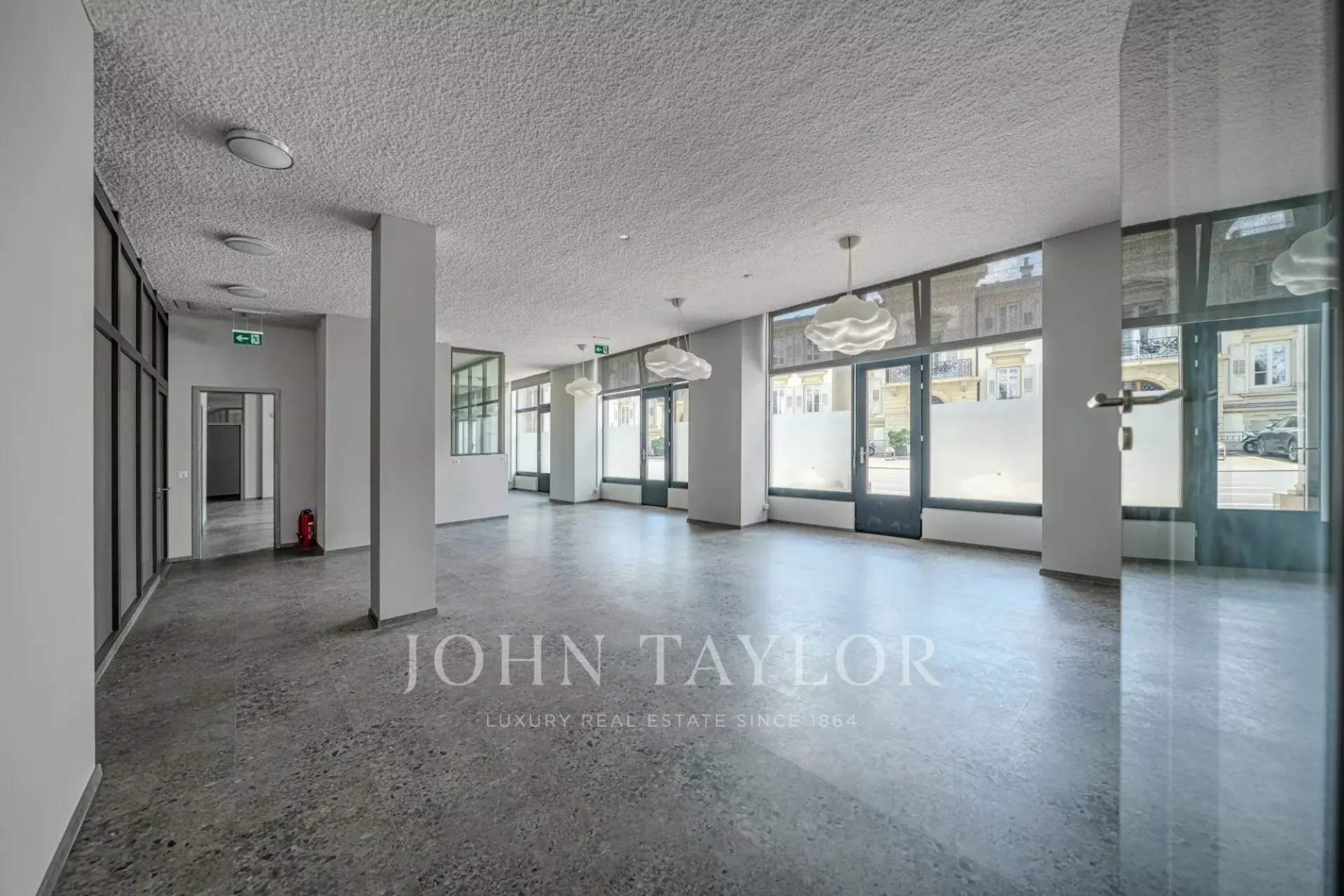 Arcaden auf der Hauptstraße von Montreux