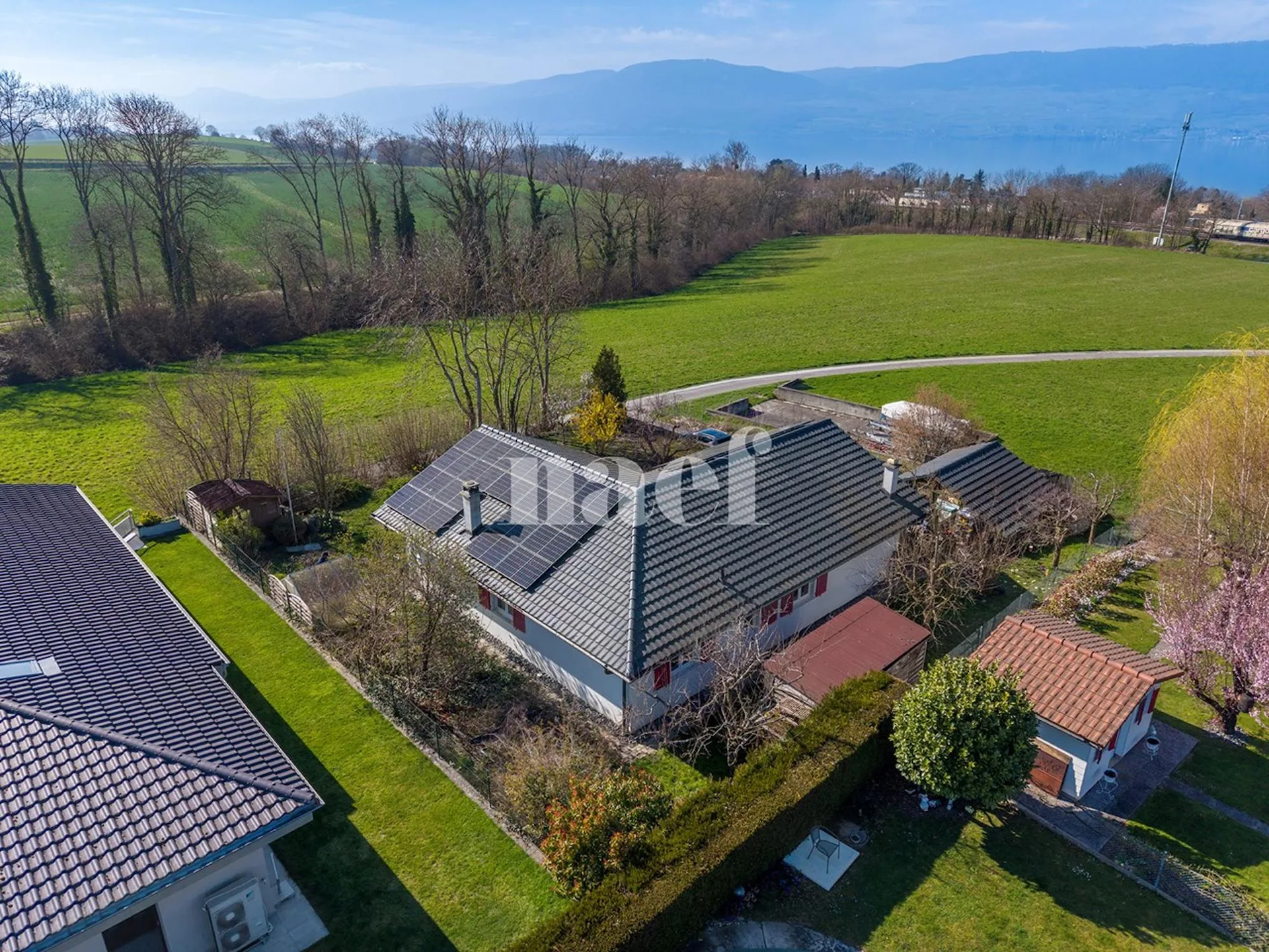 Einfamilienhaus mit 5.5 Zimmern und Ausblick auf die Landschaft in Estavayer-le-Lac zum Verkauf
