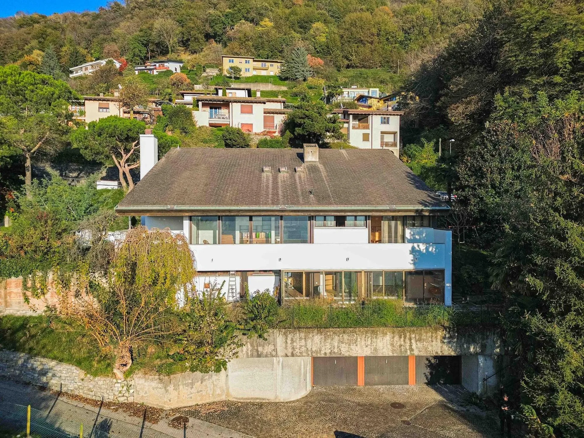 Villa mit großem Garten und offener Aussicht in Morbio Superiore