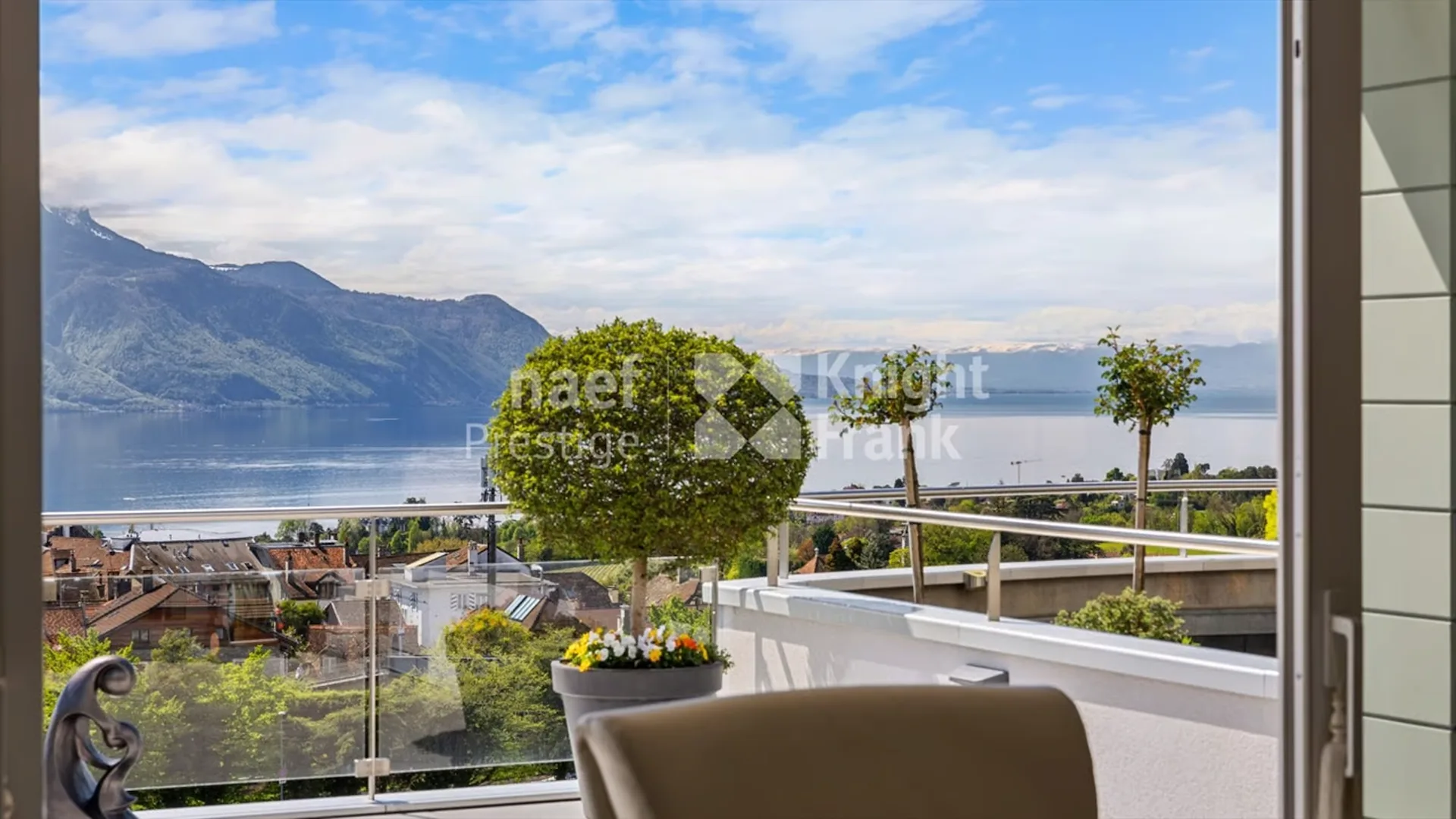 Maison jumelle de 7.5 pièces avec une vue panoramique sur le lac à vendre à Montreux
