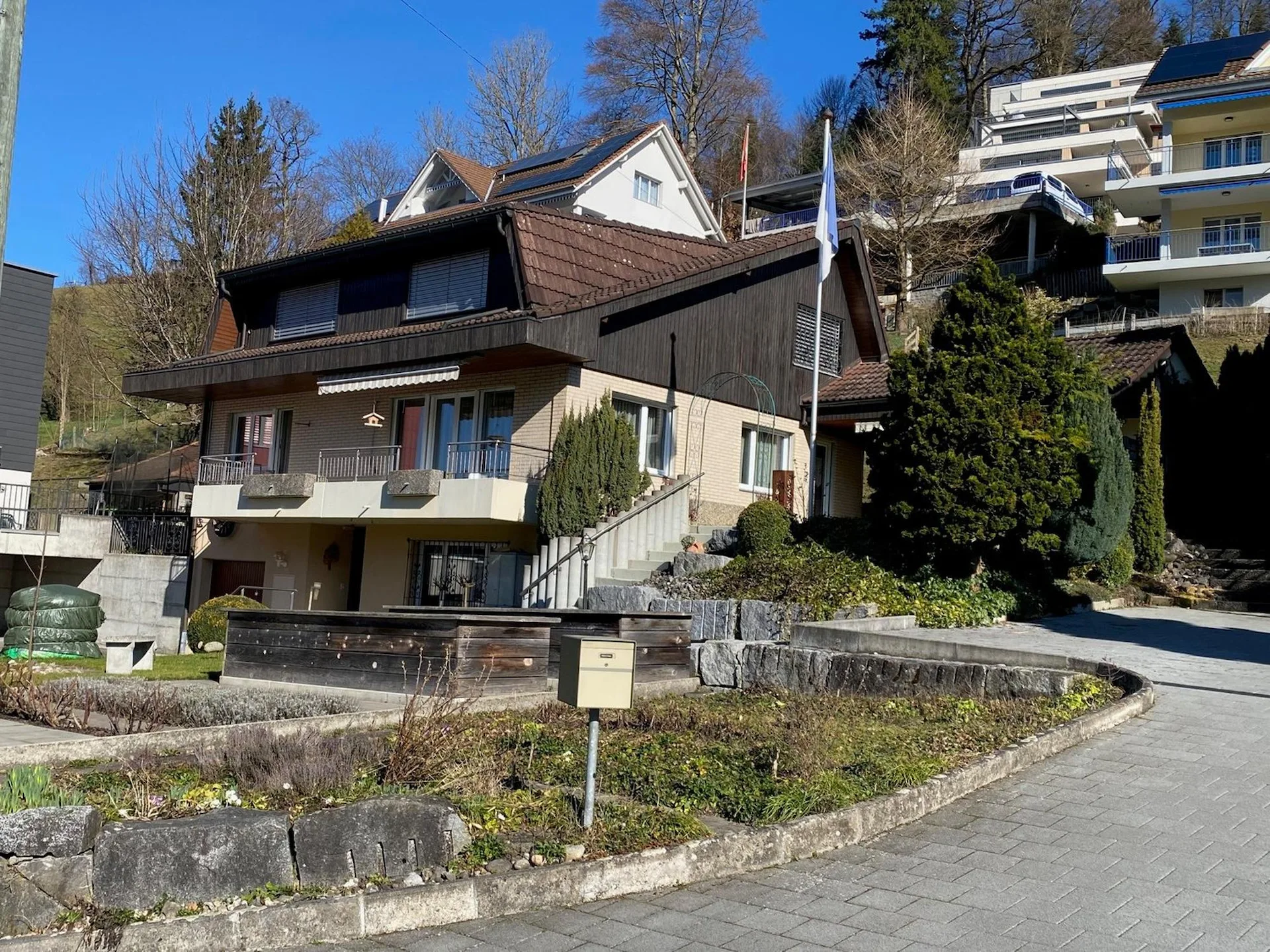Einfamilienhaus mit zusätzlichem Hobbyraum und Gartenhaus