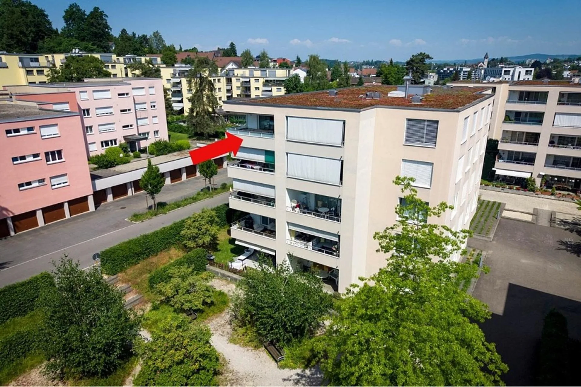 Nahe S-Bahnhof mit schöner Aussicht