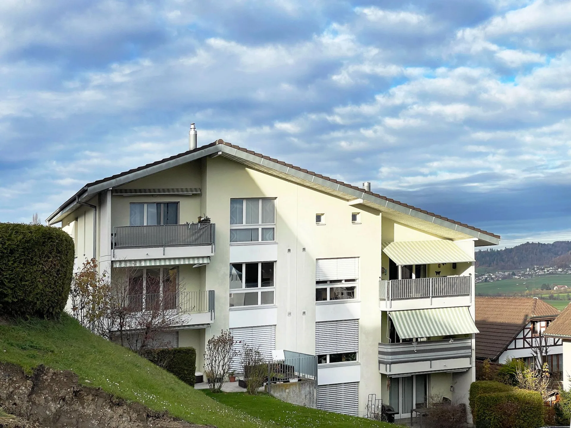 Helle und familienfreundliche 4.5-Zimmer-Wohnung in ruhiger Lage in Winikon