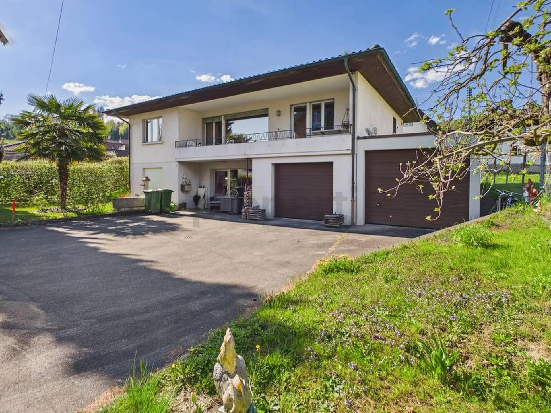 5.5-Zi.-Einfamilienhaus | Balkon, Doppelgarage und top Lage in Safnern