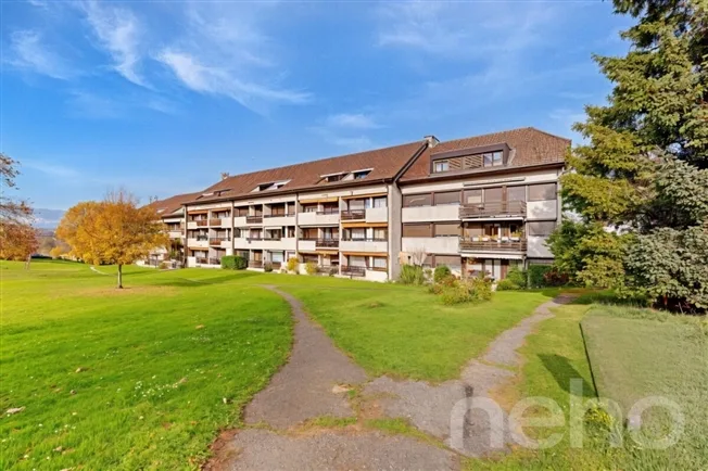Charmantes Penthouse mit 2,5 Zimmern in Perly, hell und ruhig