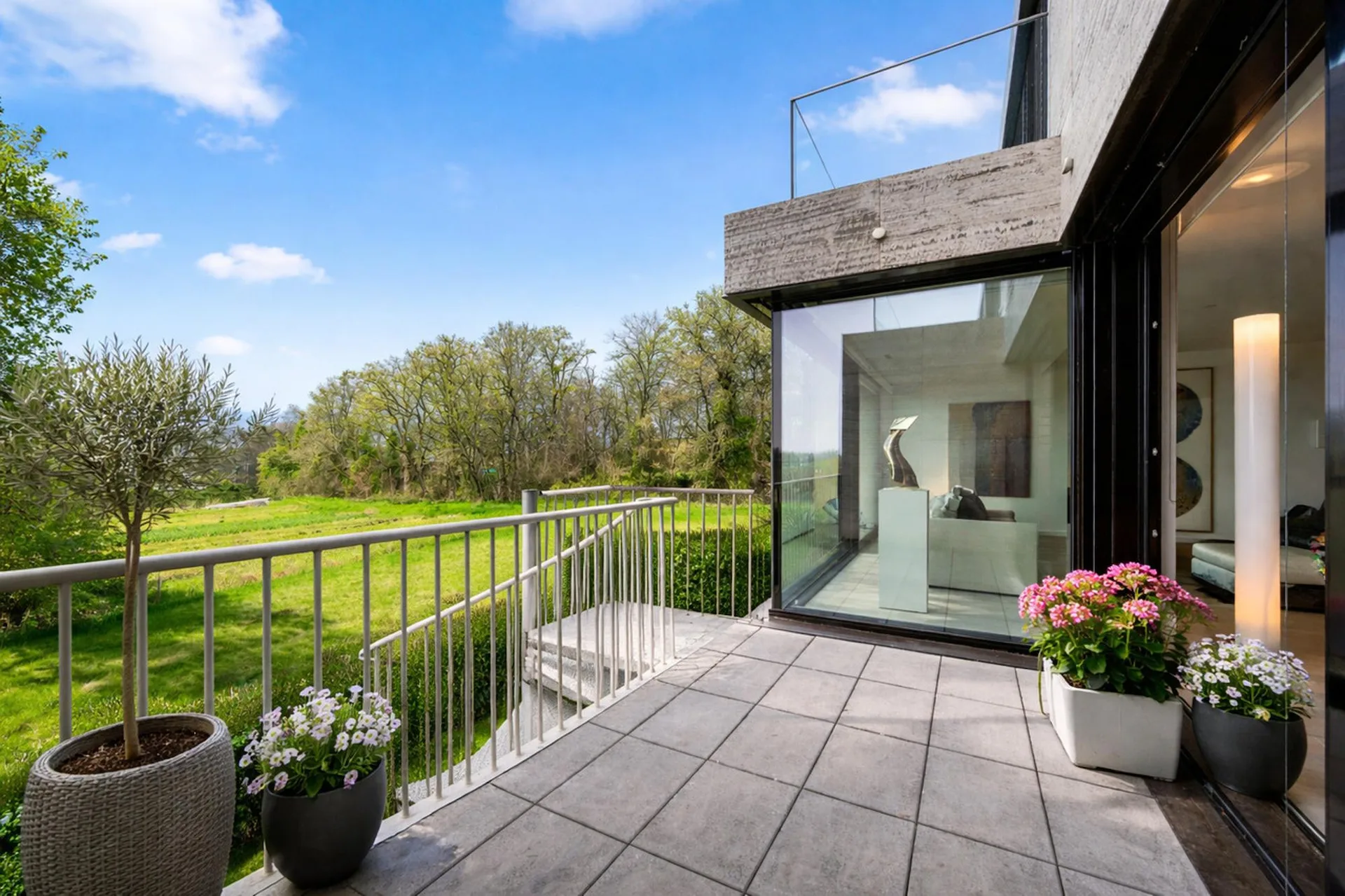 Superbe appartement contemporain avec vue panoramique sur la campagne