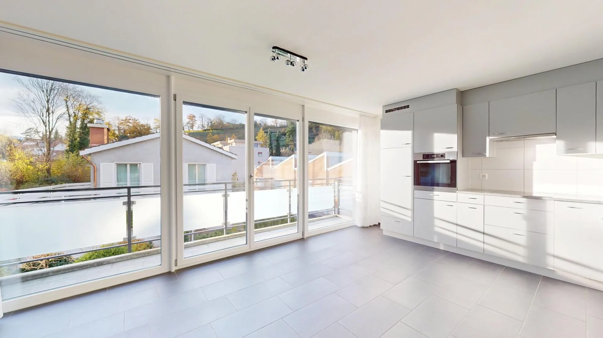 Attraktive 3,5-Zi.-Wohnung mit Balkon, Lift und Tiefgarage in zentraler Lage von Laufen
