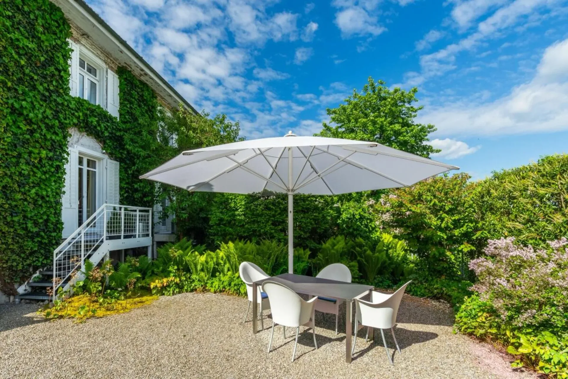 Doppeleinfamilienhaus mit Charme und exzellenter Verkehrsanbindung