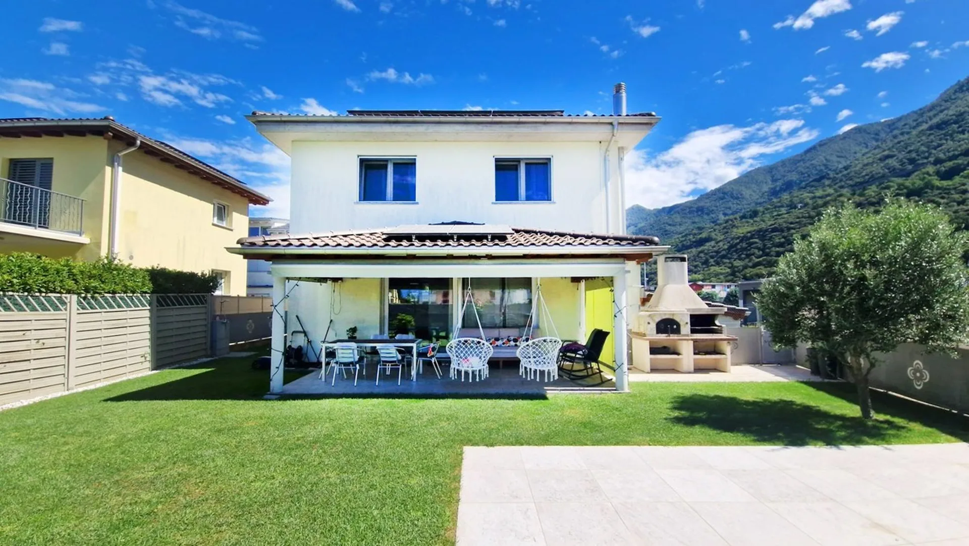 Moderne Einfamilienhaus 6,5 mit Garten und Whirlpool