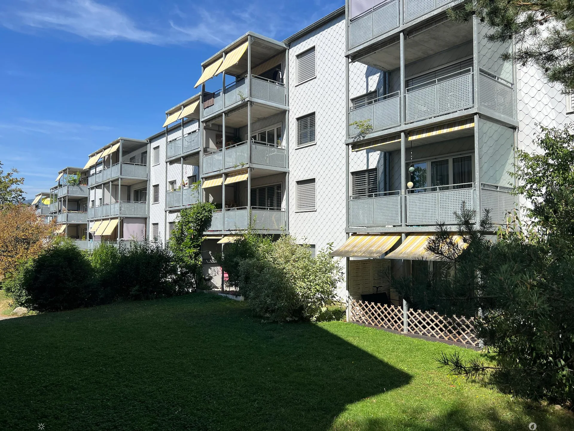 Wohnung mit Gartensitzplatz / Appartement avec terrasse