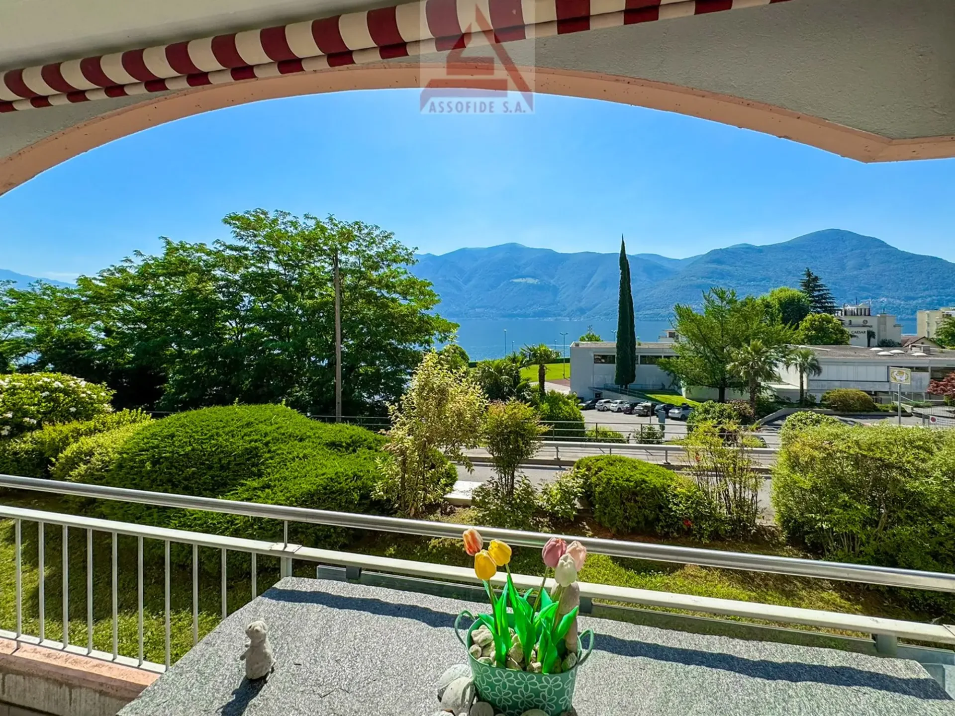 Una terrazza sul Lago Maggiore / Eine Terrasse am Lago Maggiore