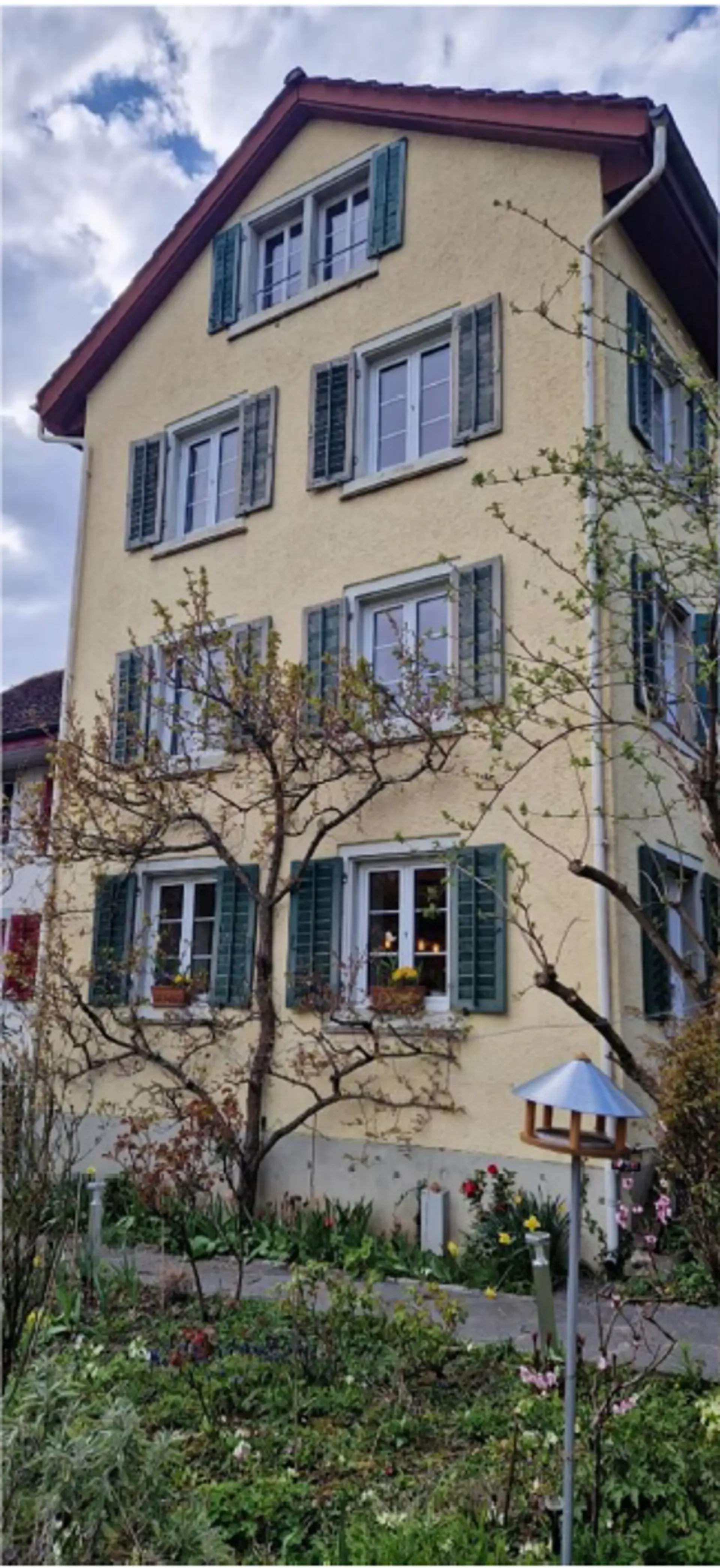 Charmantes 5-Zimmerhaus mit Gartenidylle im alten Dorfkern von Feldmeilen