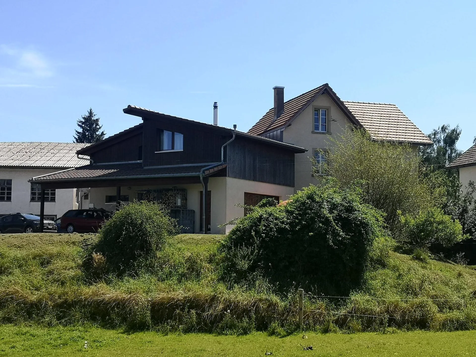 Grande maison familiale de 8,5 pièces à Lajoux, possibilité gestion chambres d'hôtes