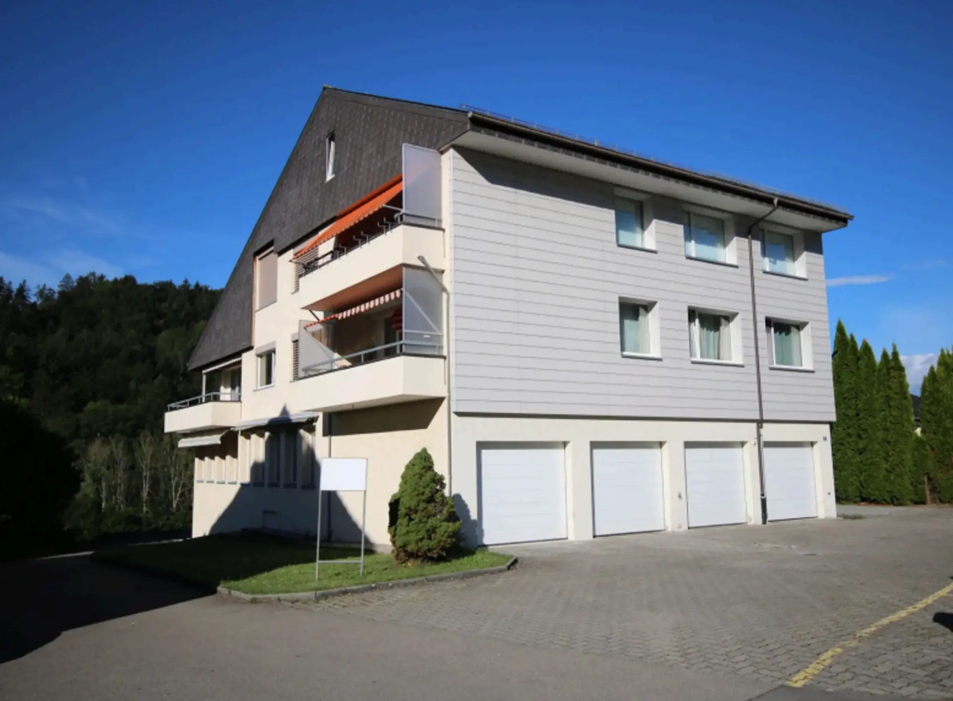 Neu Sanierte 2.5-Zimmer-Wohnung in Stallikon!