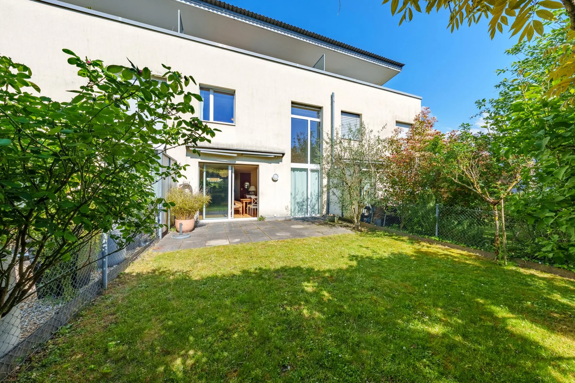Maison mitoyenne spacieuse avec échappée sur le lac